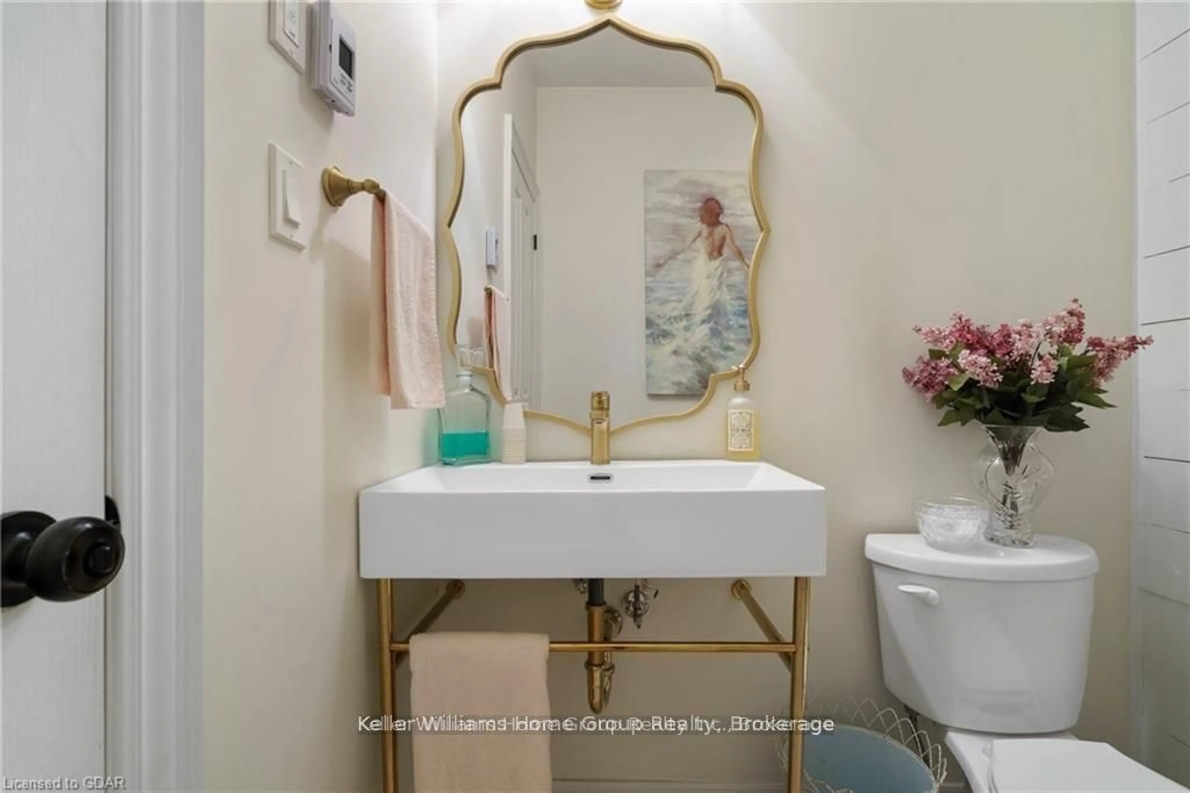 Standard bathroom, ceramic/tile floor for 125 Crewson Crt, Erin Ontario N0B 2K0
