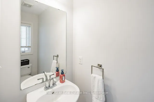 Additional property image - 70 Marina Point Cres
