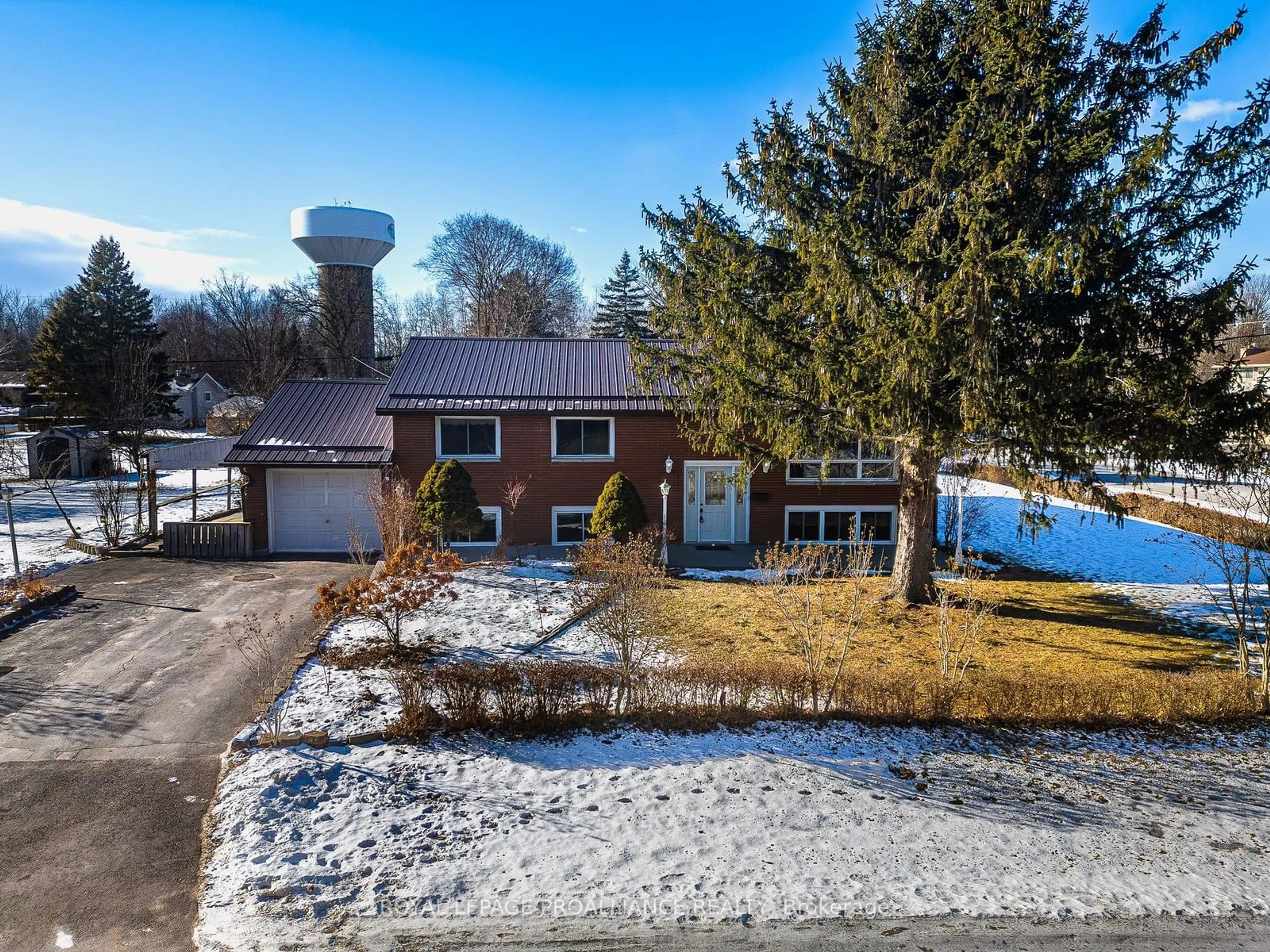 A pic from outside/outdoor area/front of a property/back of a property/a pic from drone, street for 181 Colonial Rd, Quinte West Ontario K8R 1B8