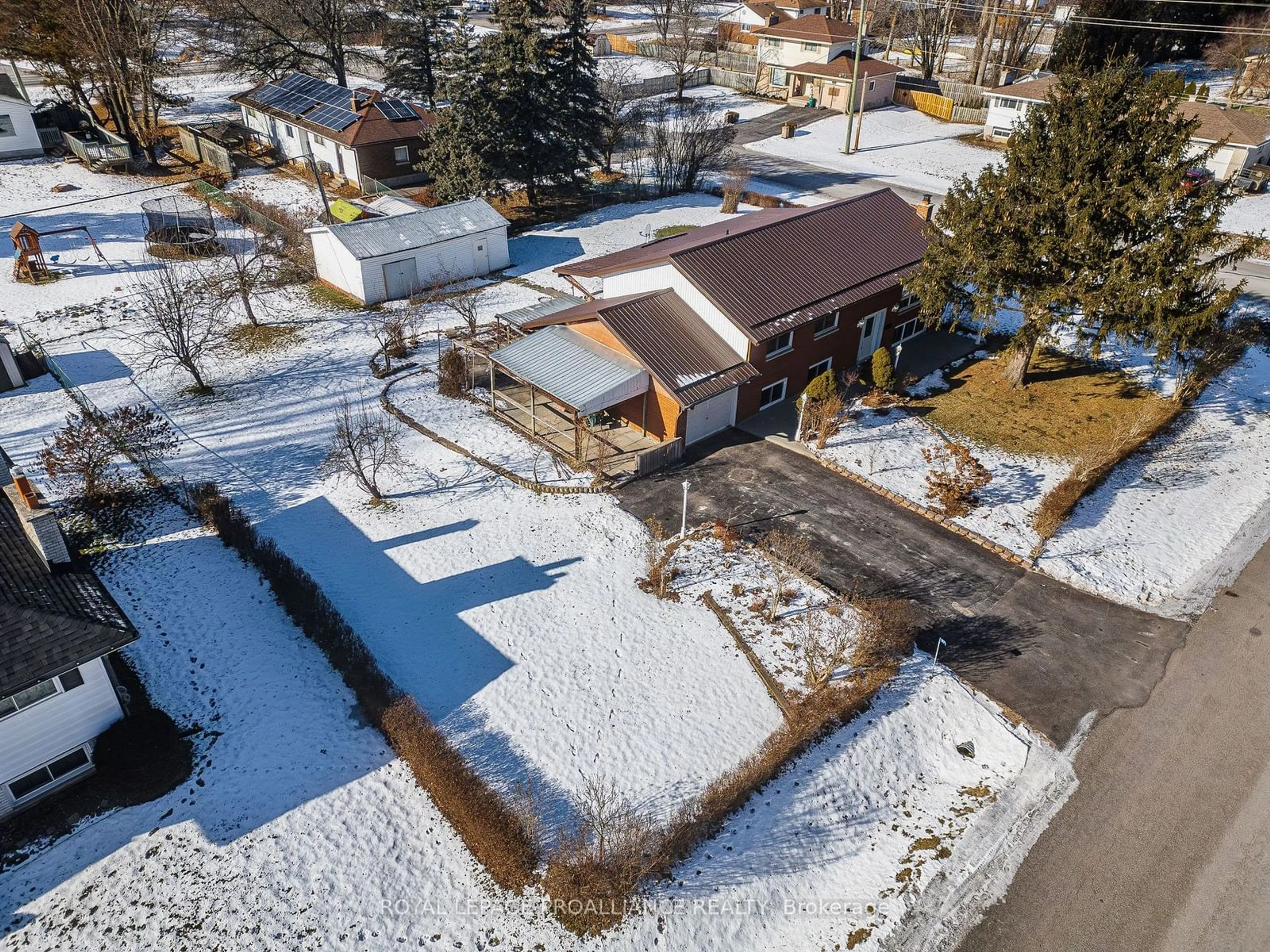 A pic from outside/outdoor area/front of a property/back of a property/a pic from drone, street for 181 Colonial Rd, Quinte West Ontario K8R 1B8