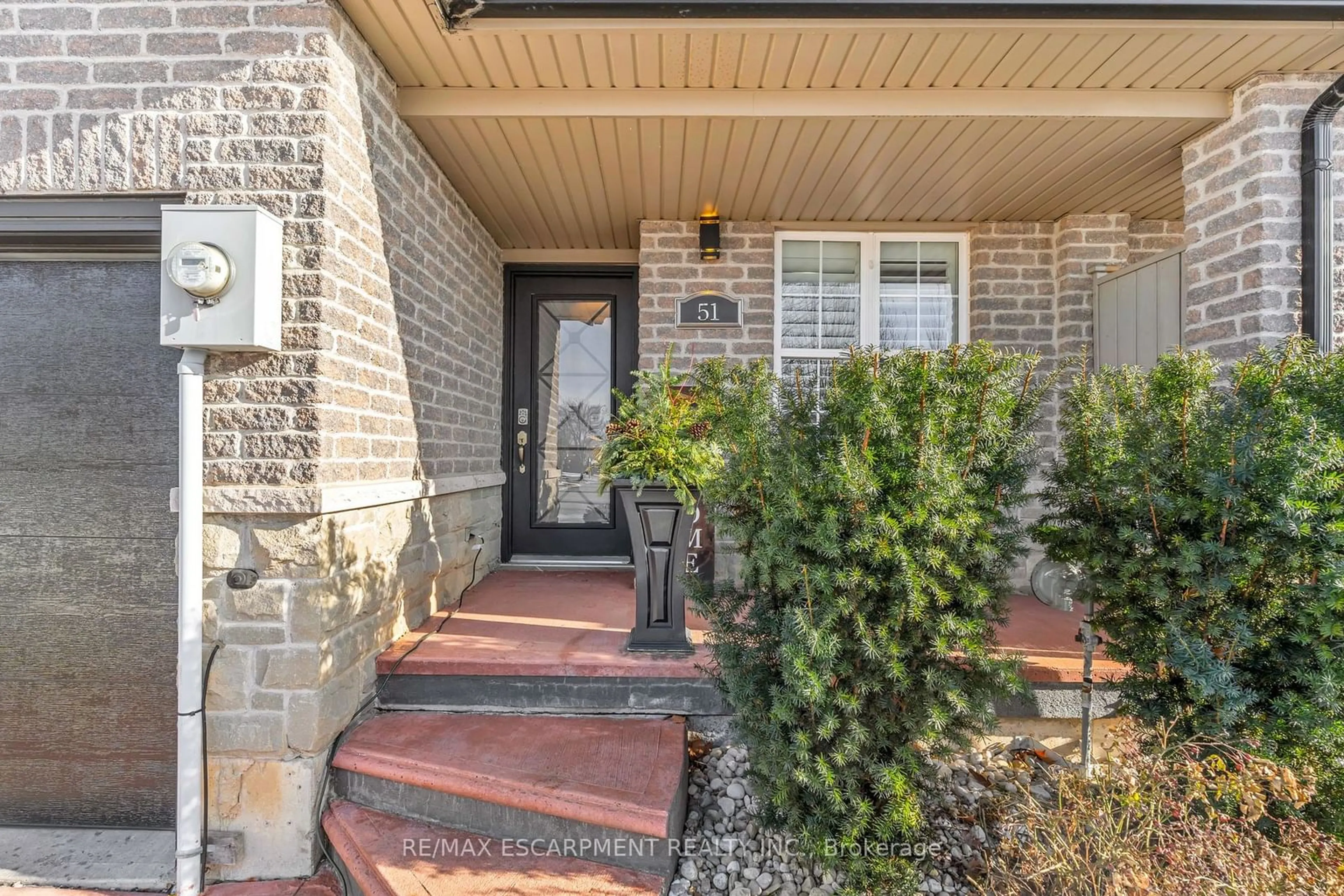 Indoor entryway for 51 Thames Way, Hamilton Ontario L0R 1W0