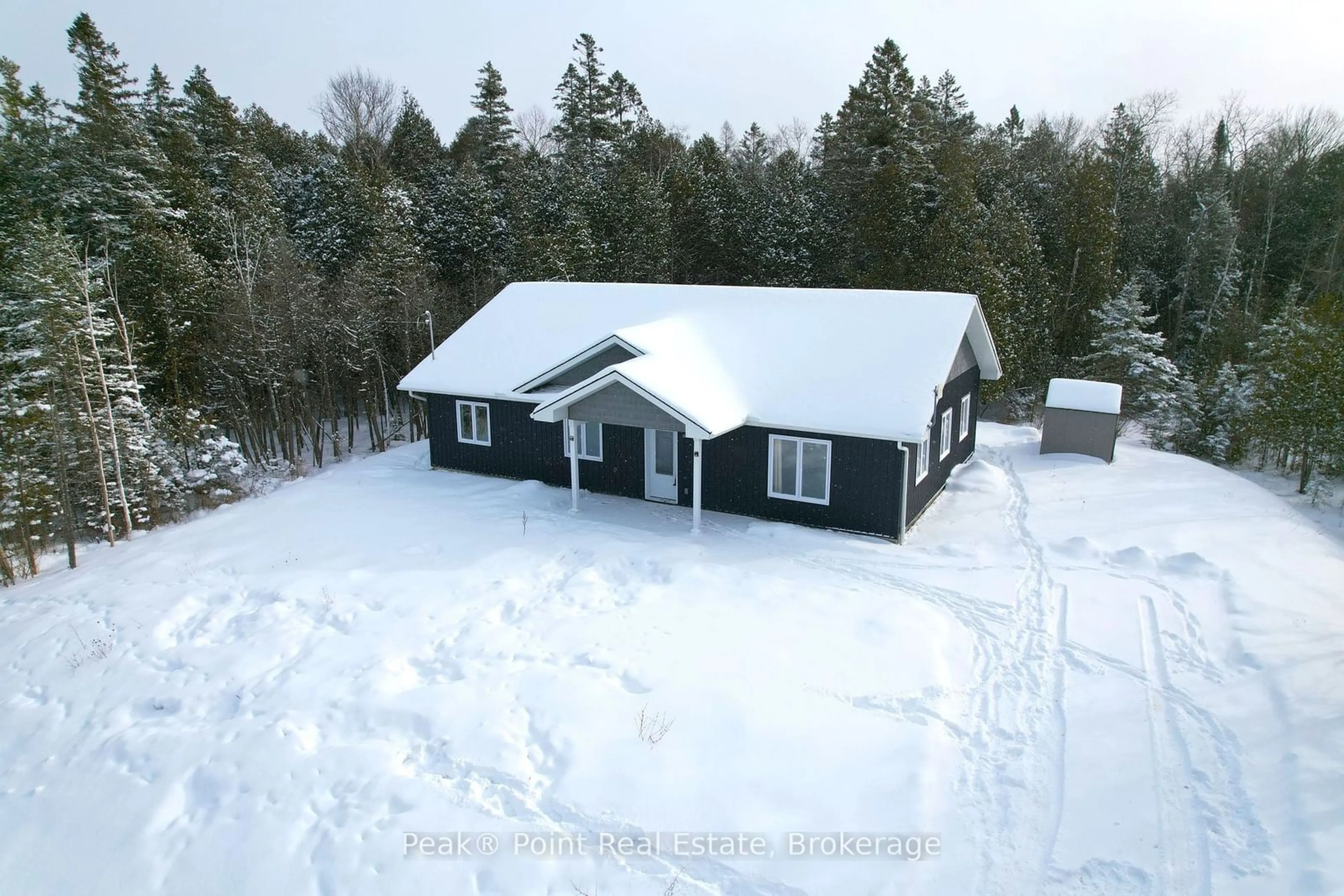 A pic from outside/outdoor area/front of a property/back of a property/a pic from drone, building for 581 PIKE BAY Rd, Northern Bruce Peninsula Ontario N0H 2T0