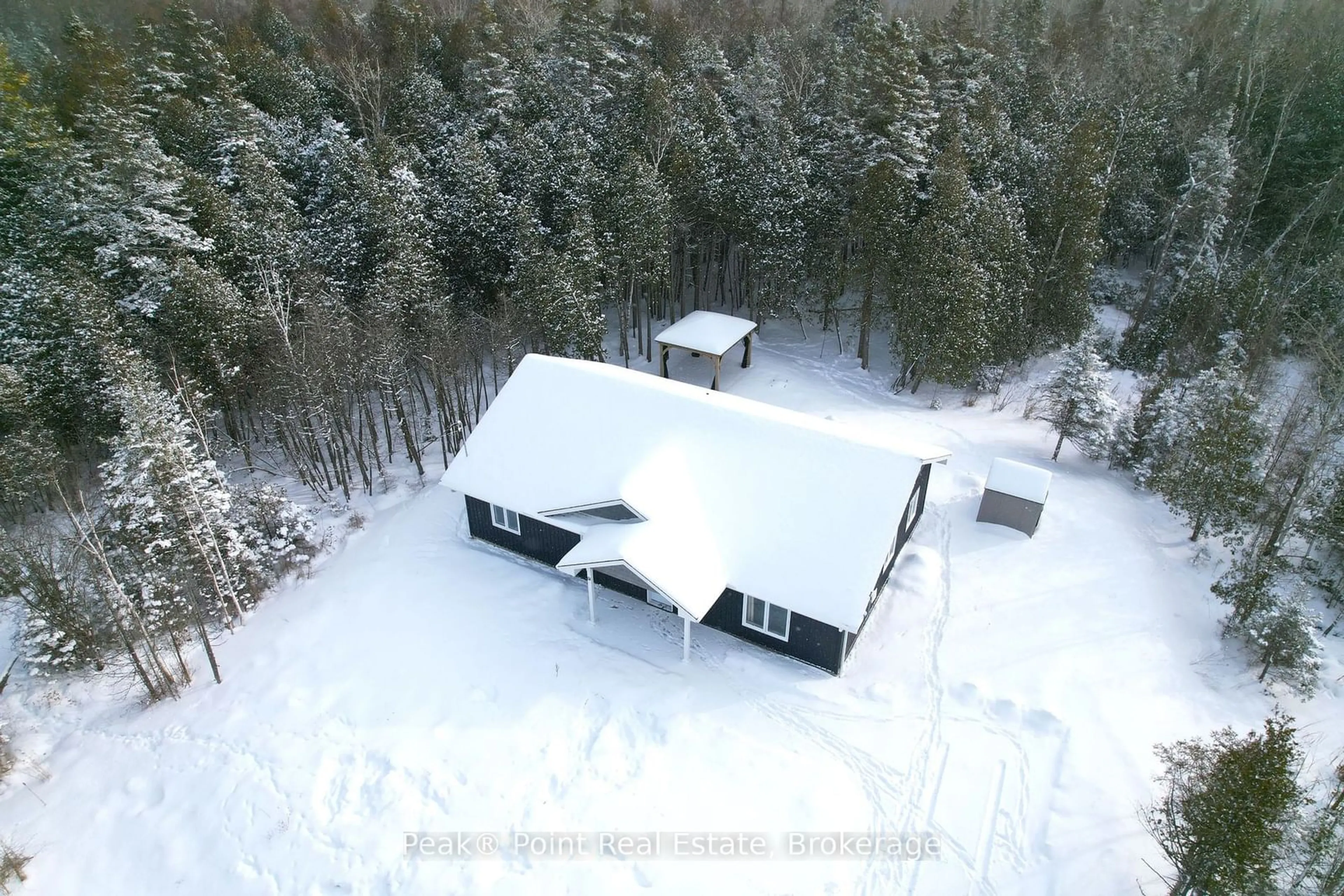 A pic from outside/outdoor area/front of a property/back of a property/a pic from drone, building for 581 PIKE BAY Rd, Northern Bruce Peninsula Ontario N0H 2T0