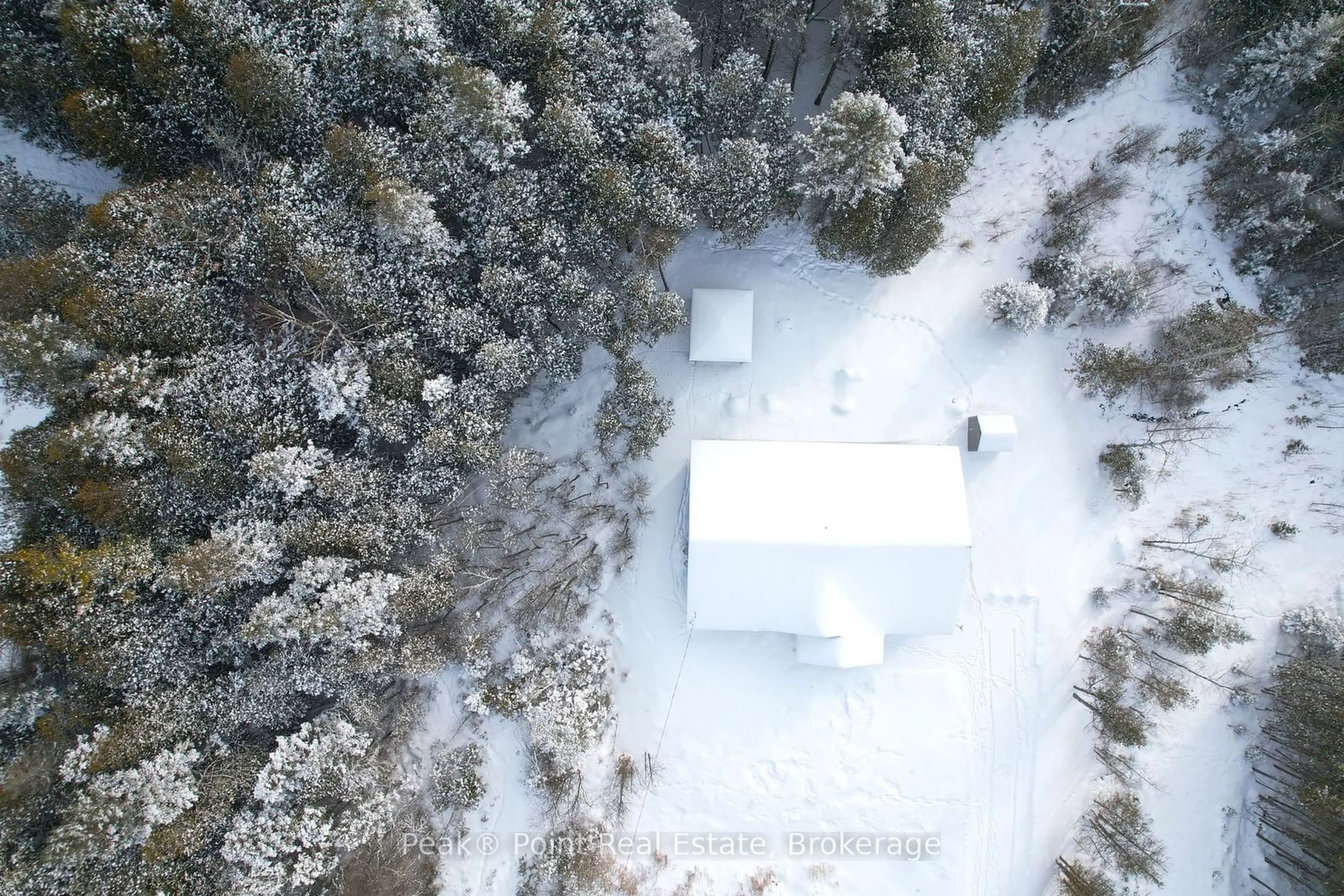 A pic from outside/outdoor area/front of a property/back of a property/a pic from drone, building for 581 PIKE BAY Rd, Northern Bruce Peninsula Ontario N0H 2T0