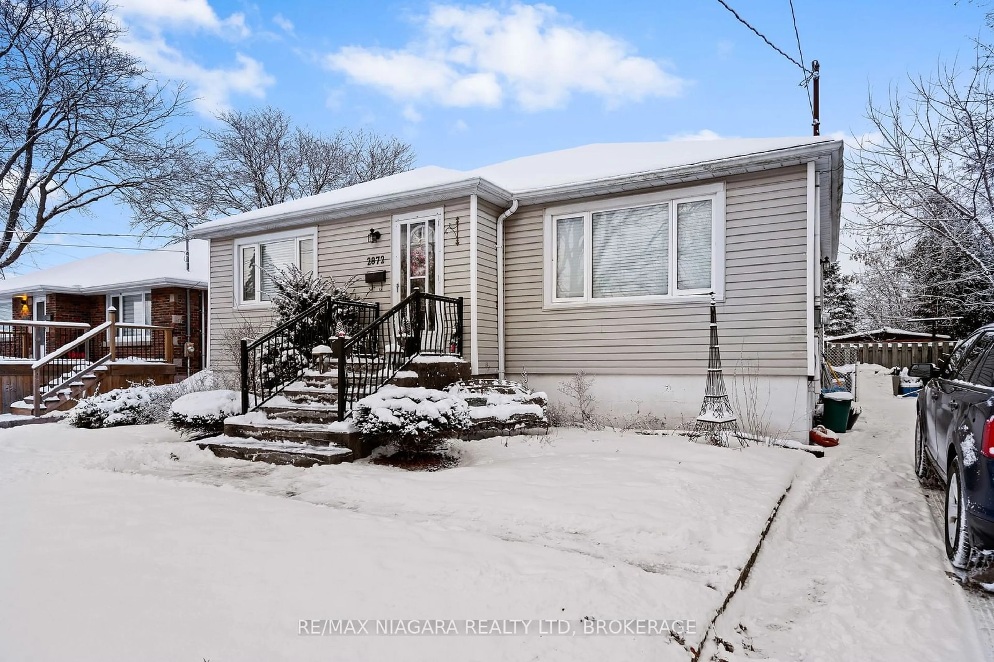 Unknown for 2872 Dorchester Rd, Niagara Falls Ontario L2J 2Z3