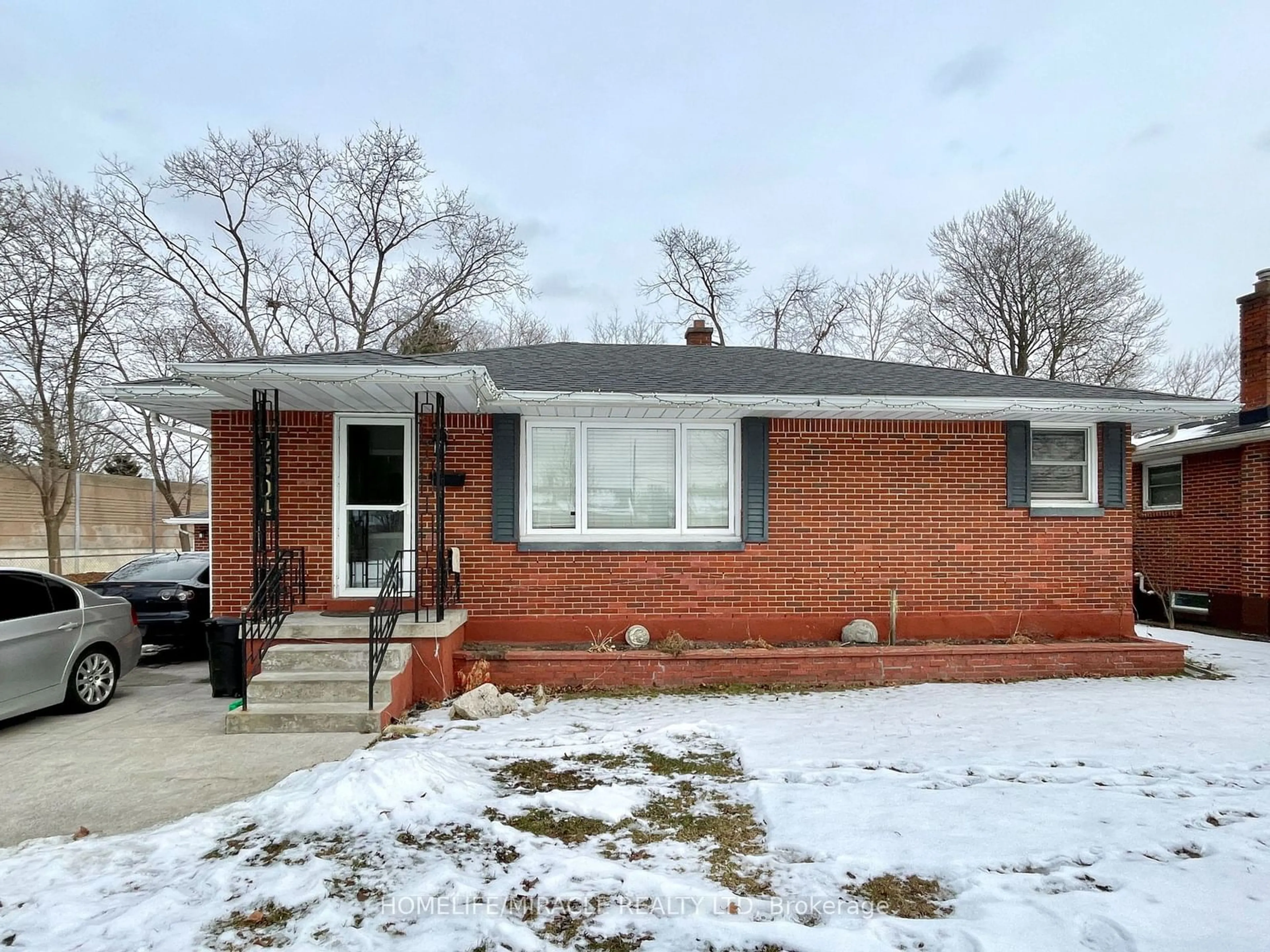 Unknown for 2504 Askin Ave, Windsor Ontario N9E 3H7