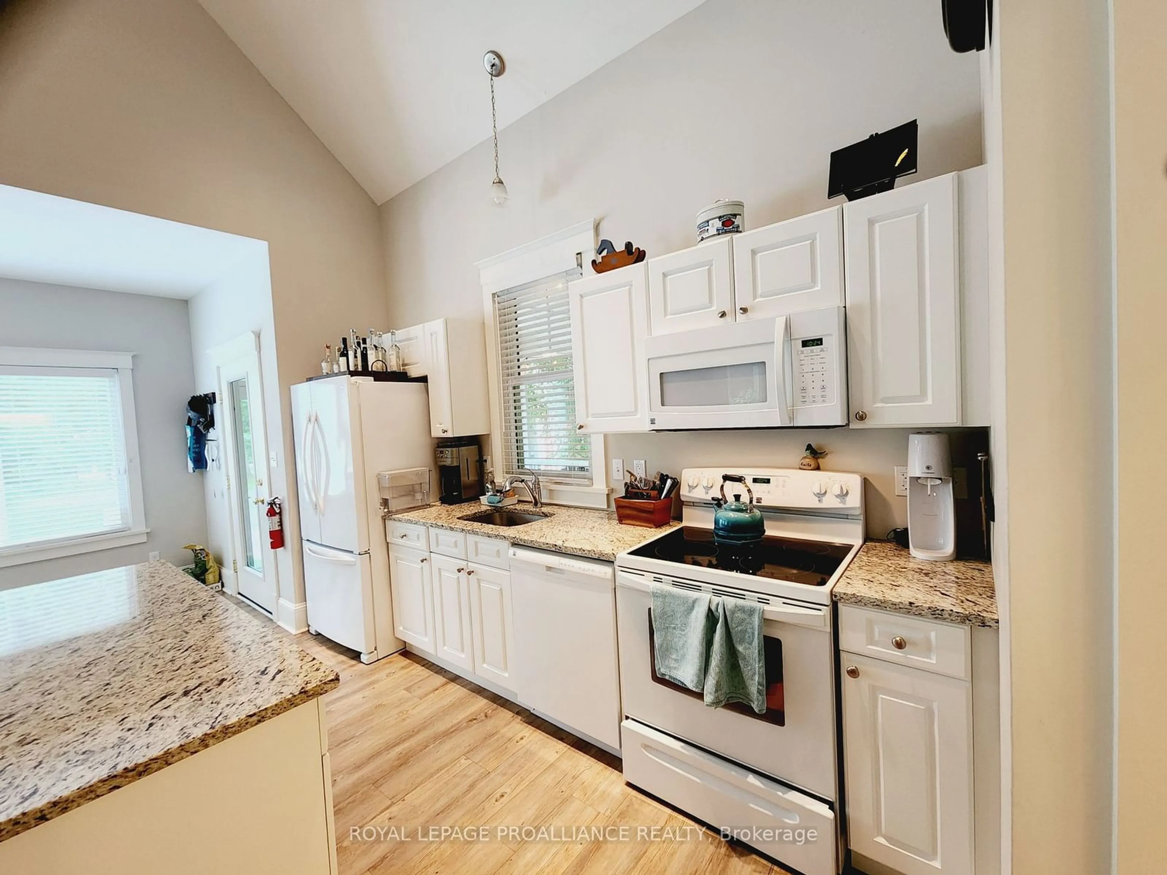 Standard kitchen, unknown for 16 Pine Forest Lane, Prince Edward County Ontario K0K 1P0