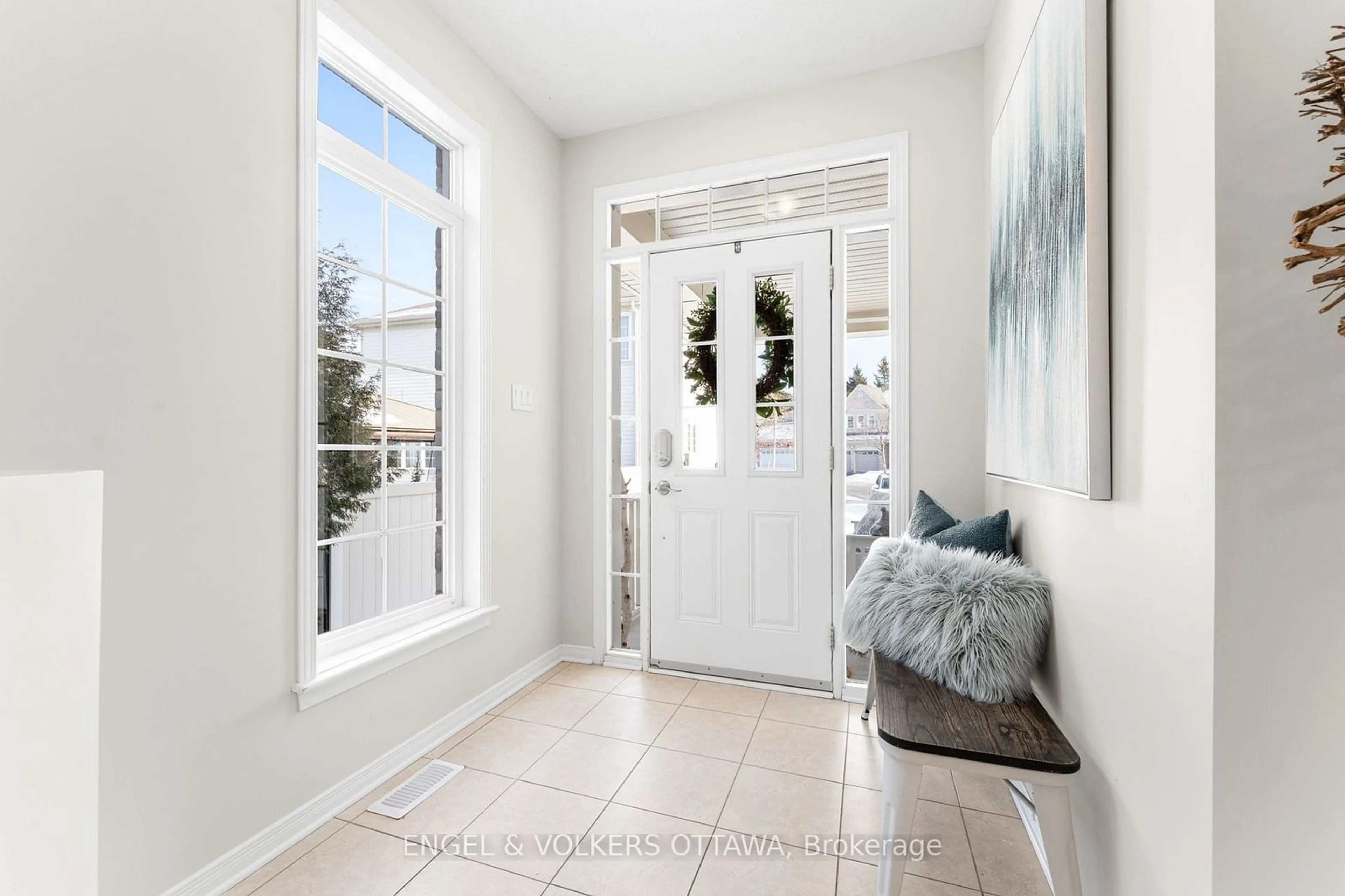 Indoor entryway for 520 Cresswell Crt, Stittsville - Munster - Richmond Ontario K2S 0K9