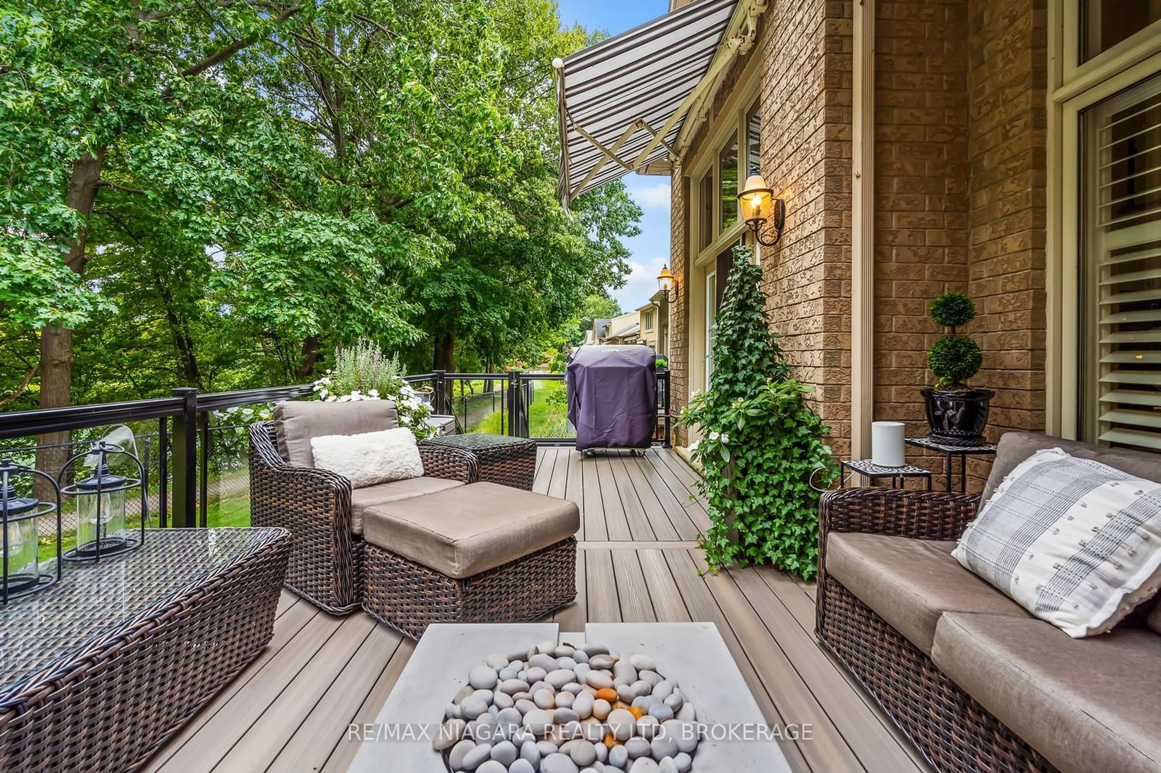 Patio, street for 35 Scullers Way #7, St. Catharines Ontario L2N 7S9