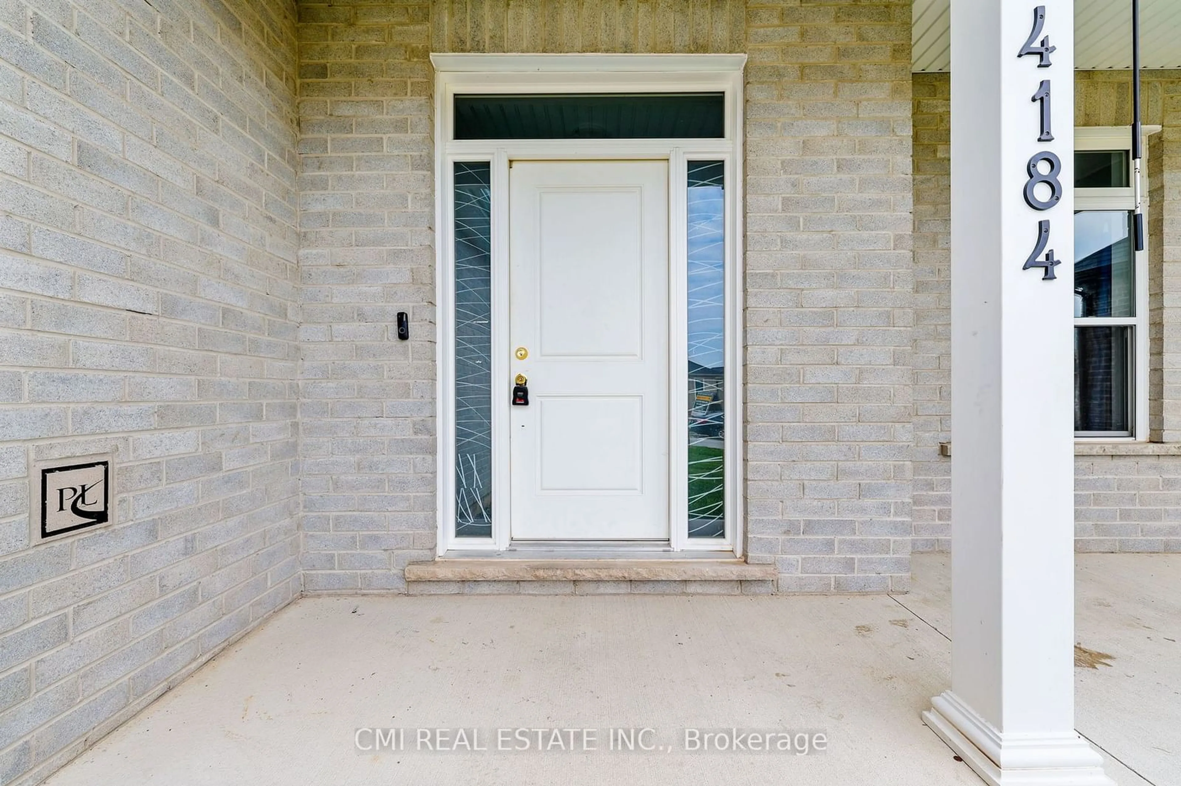 Indoor entryway for 4184 Village Creek Dr, Fort Erie Ontario L0S 1S0