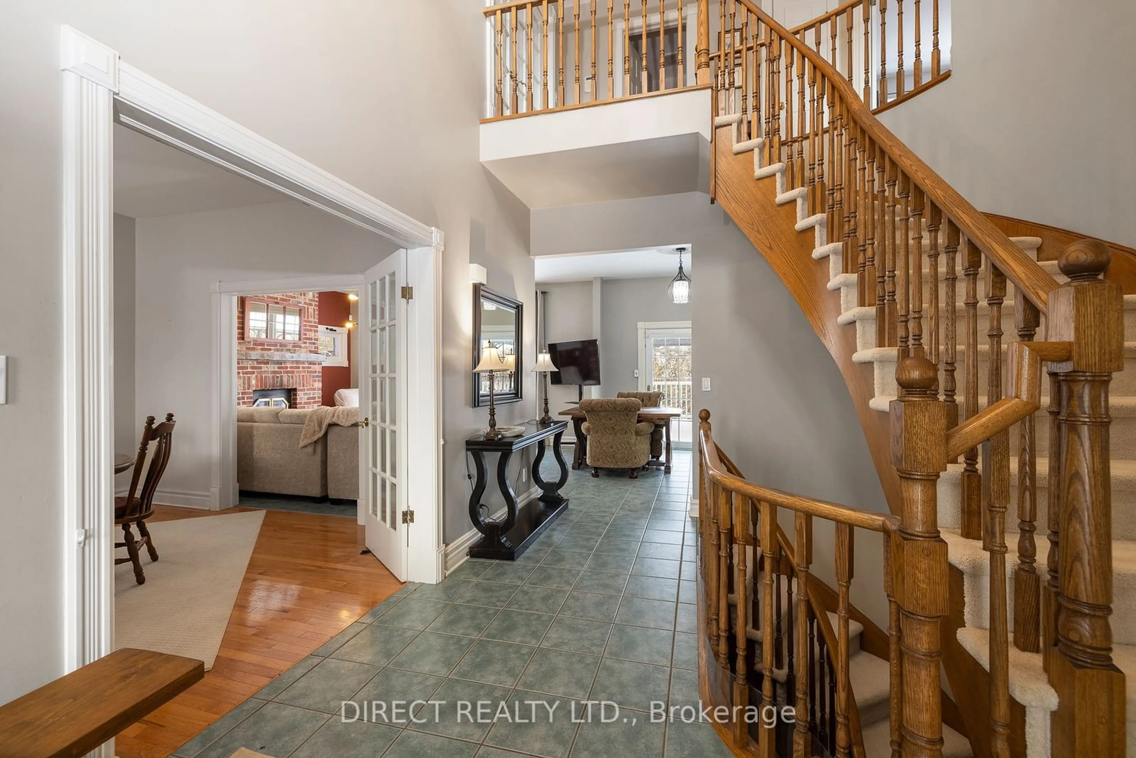 Indoor entryway for 1268 County 3 Rd, Prince Edward County Ontario K8N 4Z1