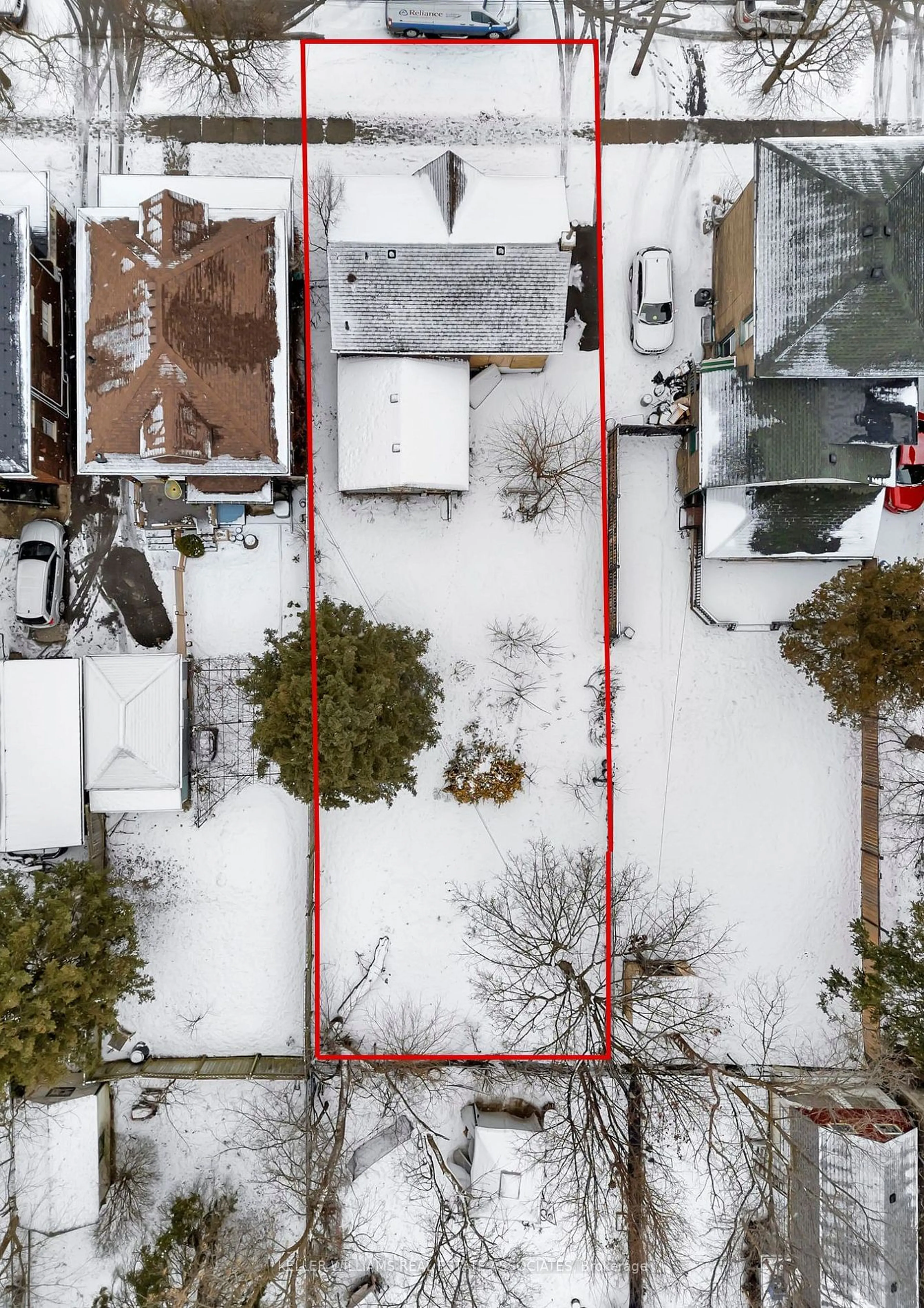 A pic from outside/outdoor area/front of a property/back of a property/a pic from drone, street for 43 East Ave, Brantford Ontario N3S 3L2