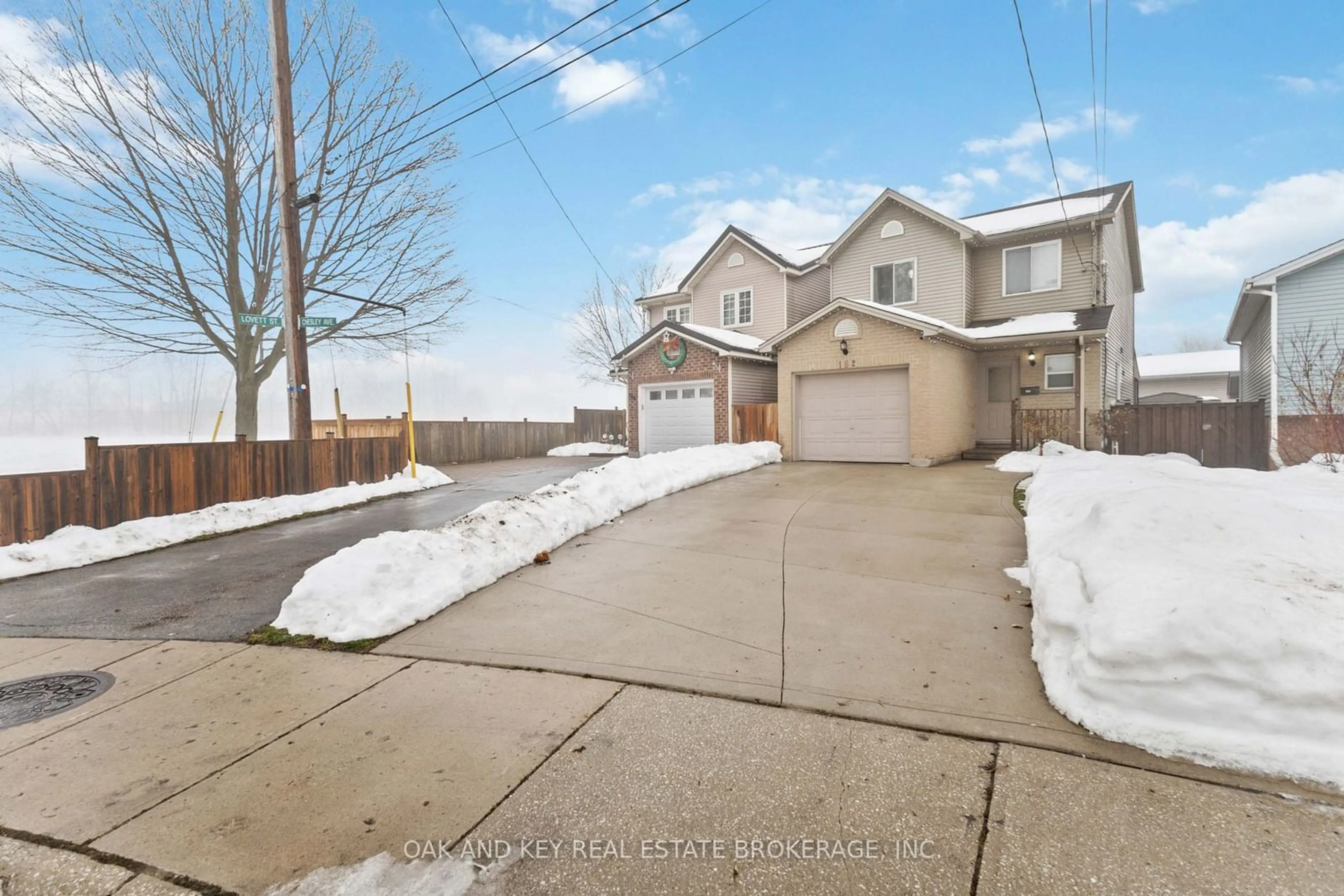 A pic from outside/outdoor area/front of a property/back of a property/a pic from drone, street for 162 Chesley Ave, London Ontario N5Z 5B8