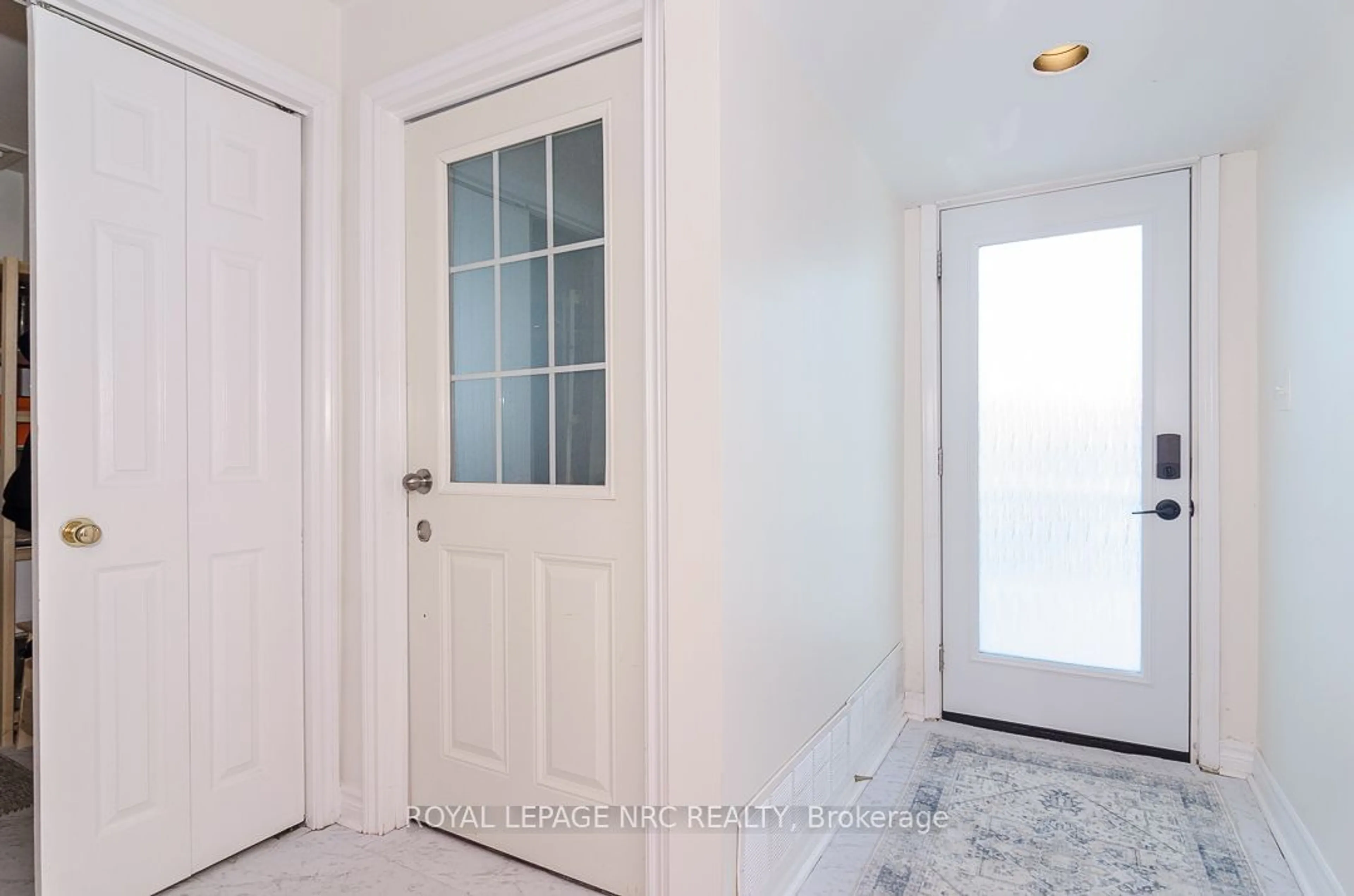 Indoor entryway for 61 Kinsey St, St. Catharines Ontario L2S 1E2