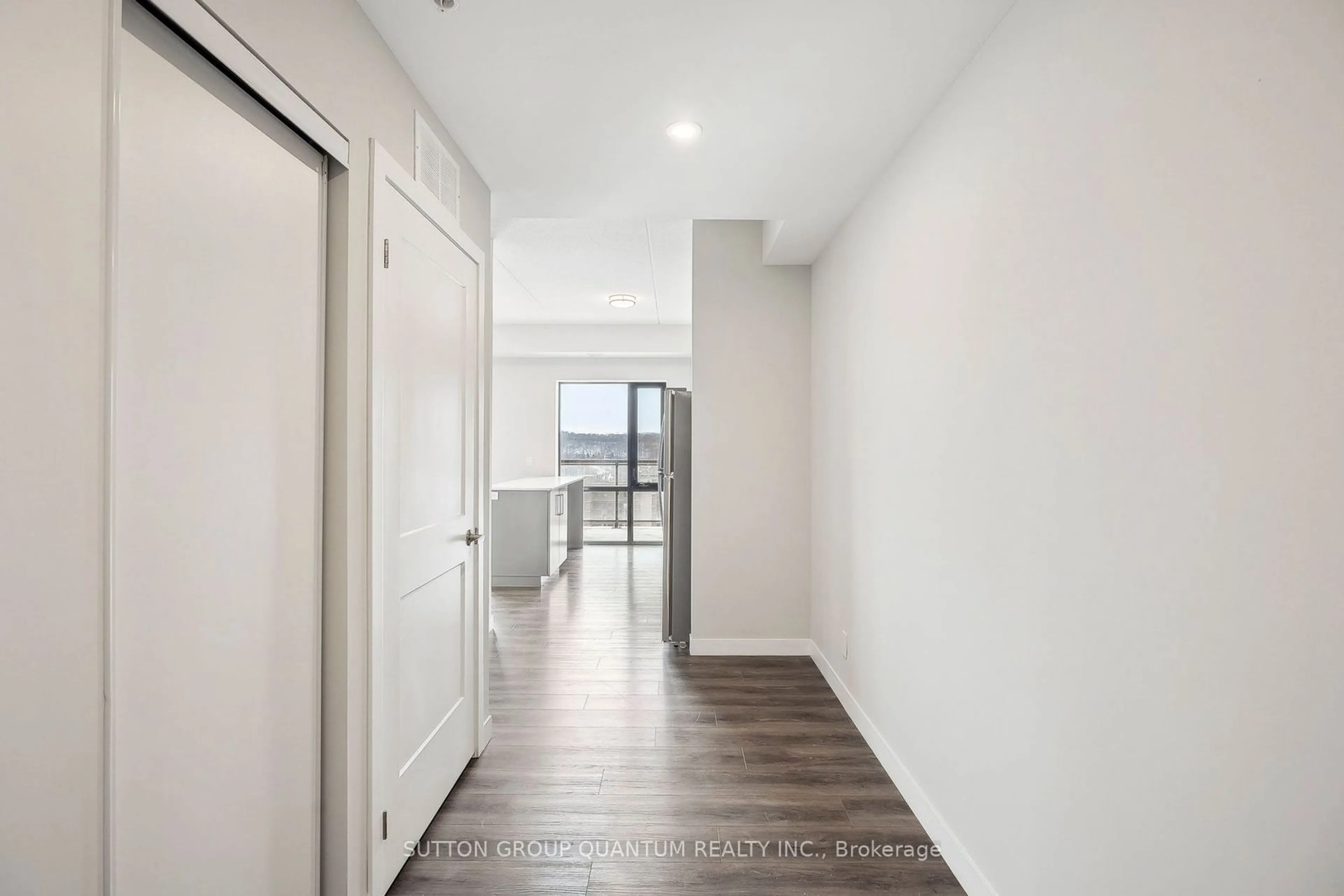 Indoor entryway for 15 QUEEN St #2114, Hamilton Ontario L8P 0C6