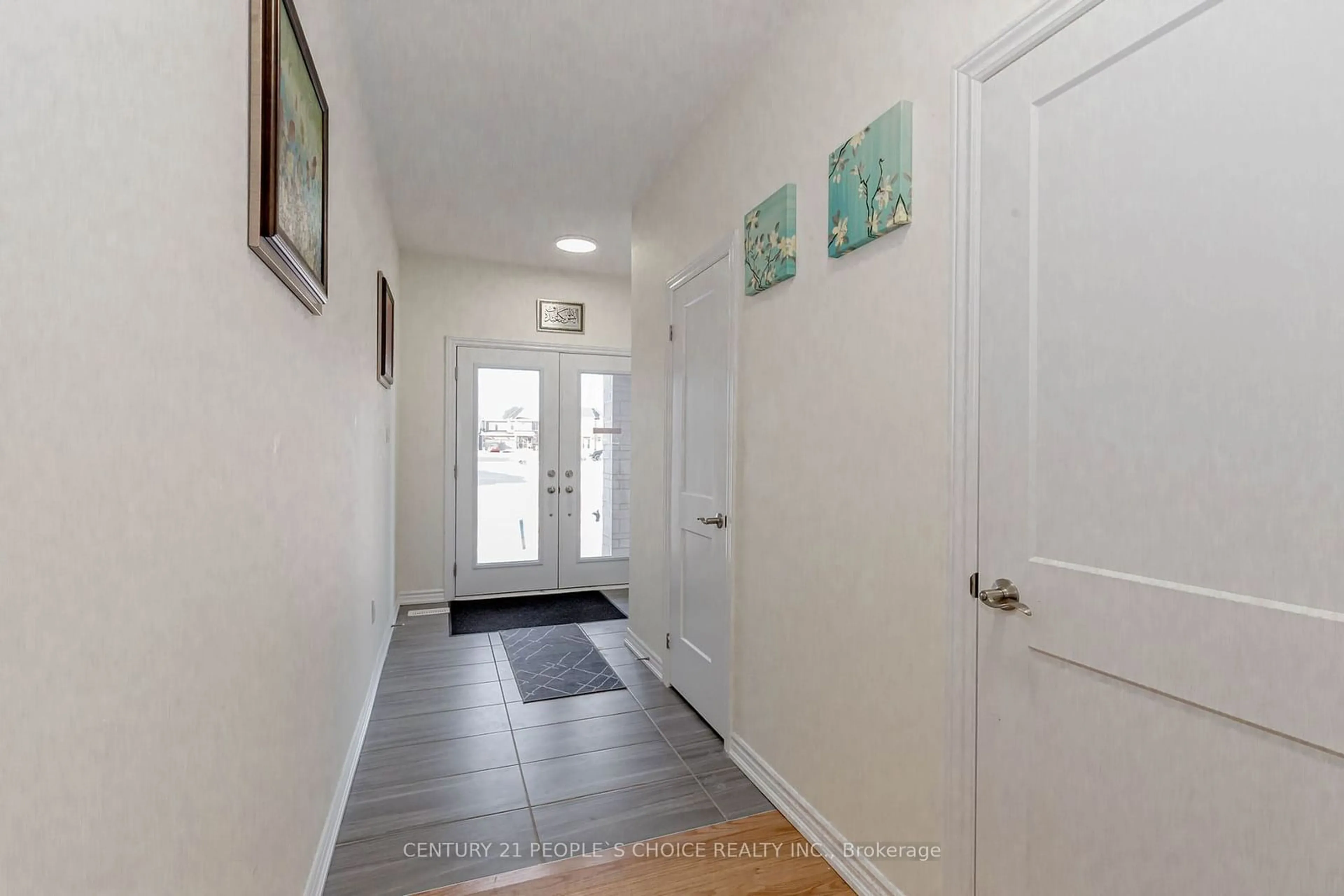 Indoor entryway for 14 Heming St, Brant Ontario N3L 0M5