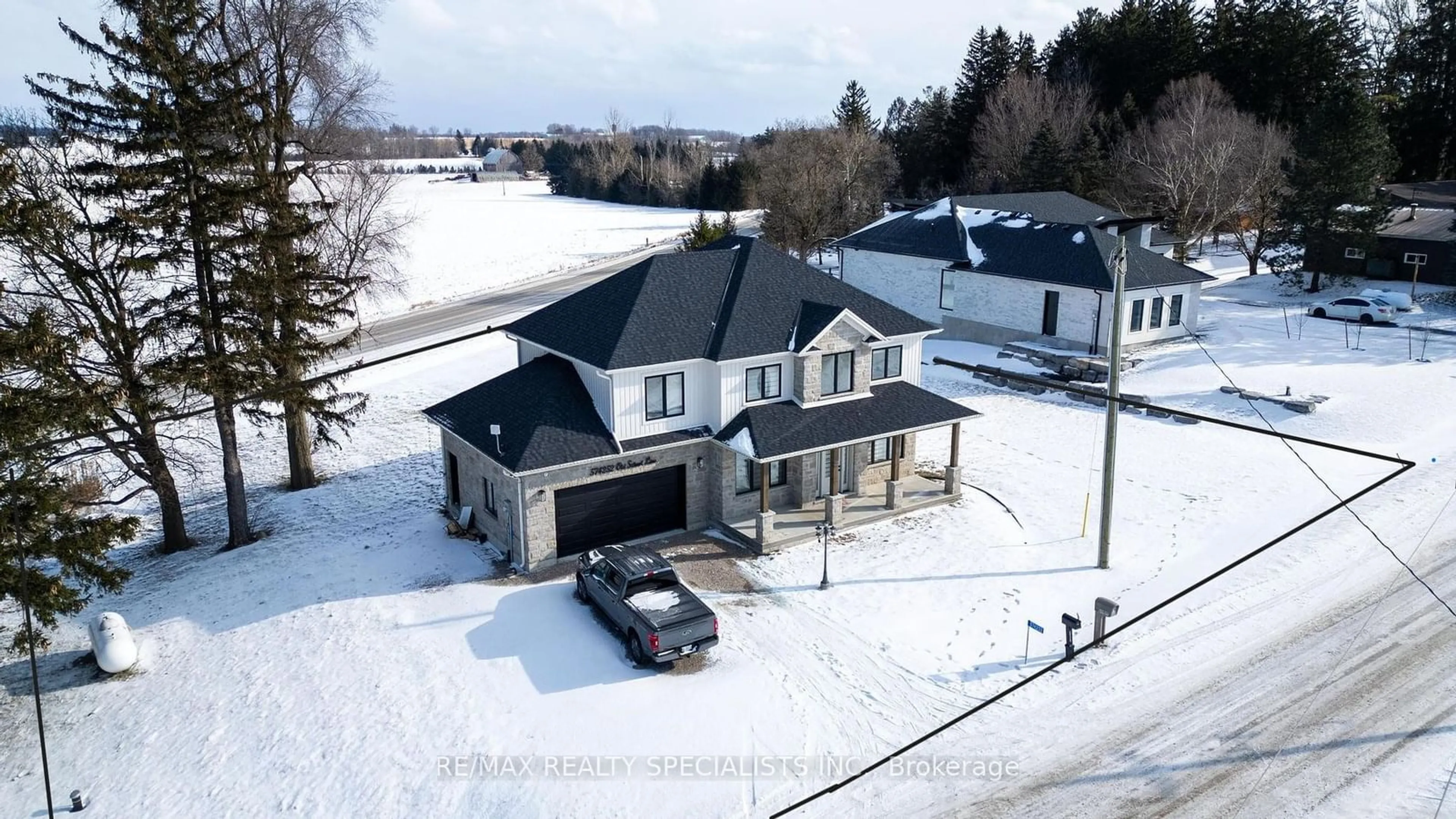 A pic from outside/outdoor area/front of a property/back of a property/a pic from drone, unknown for 574252 Old School Line, Woodstock Ontario N4S 7V8