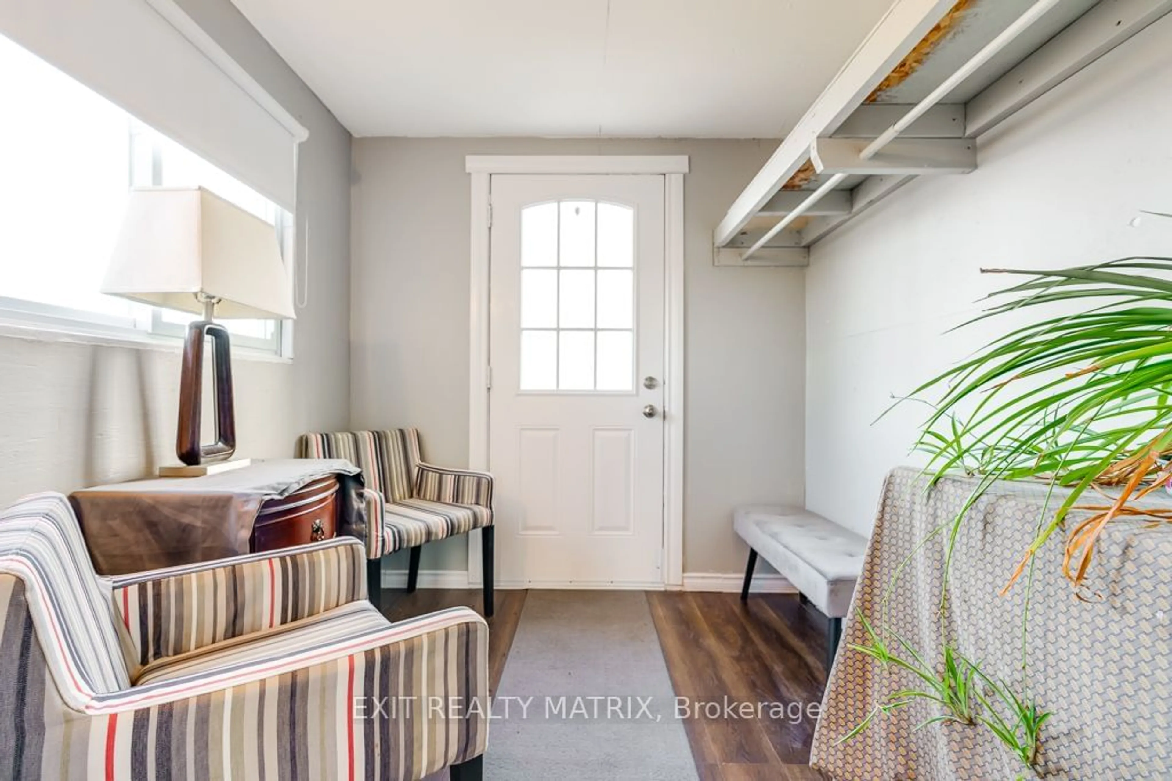 Indoor entryway for 17999 Strathmore Rd, North Stormont Ontario K0C 1B0