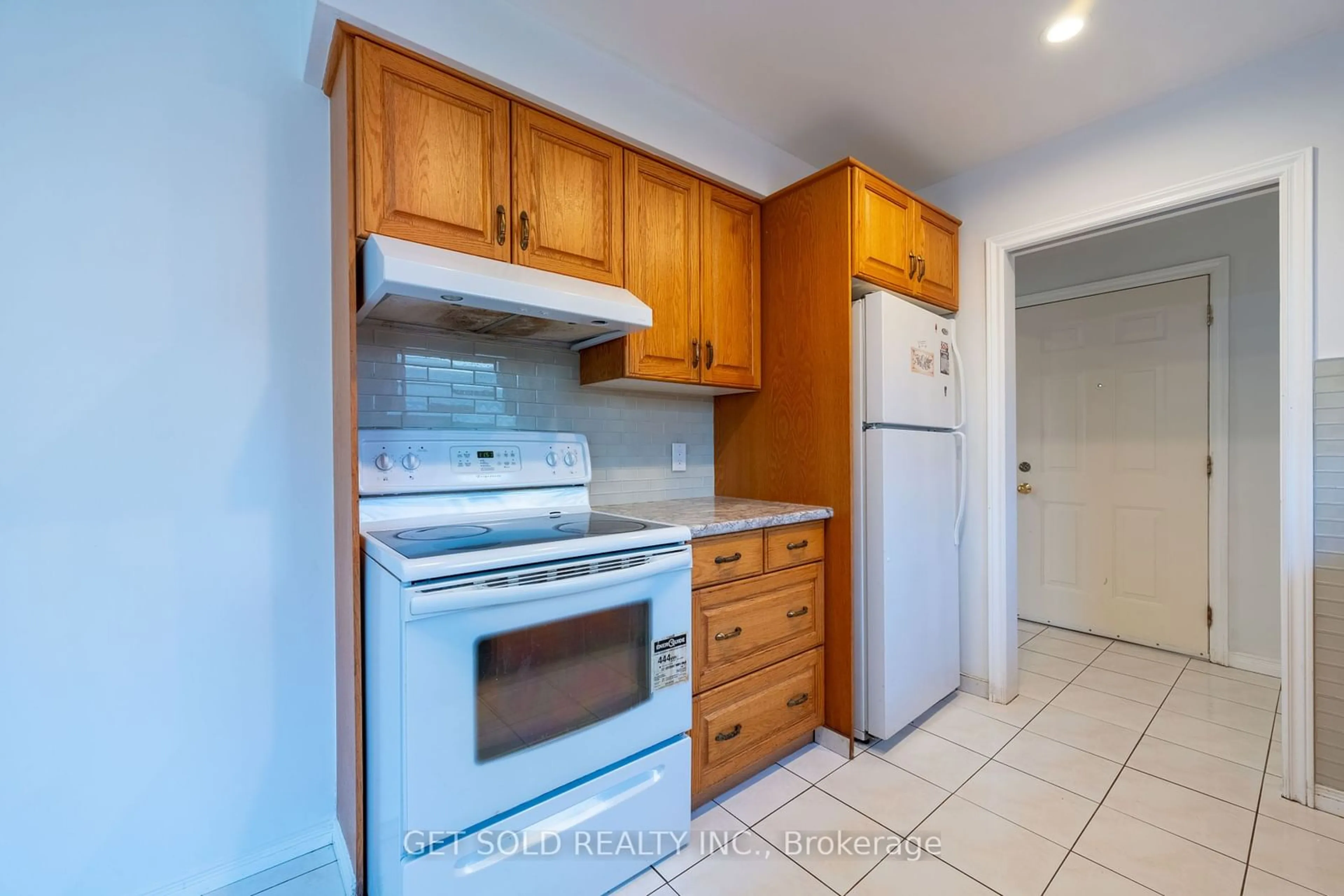 Standard kitchen, unknown for 4983 University Ave, Niagara Falls Ontario L2E 7B9