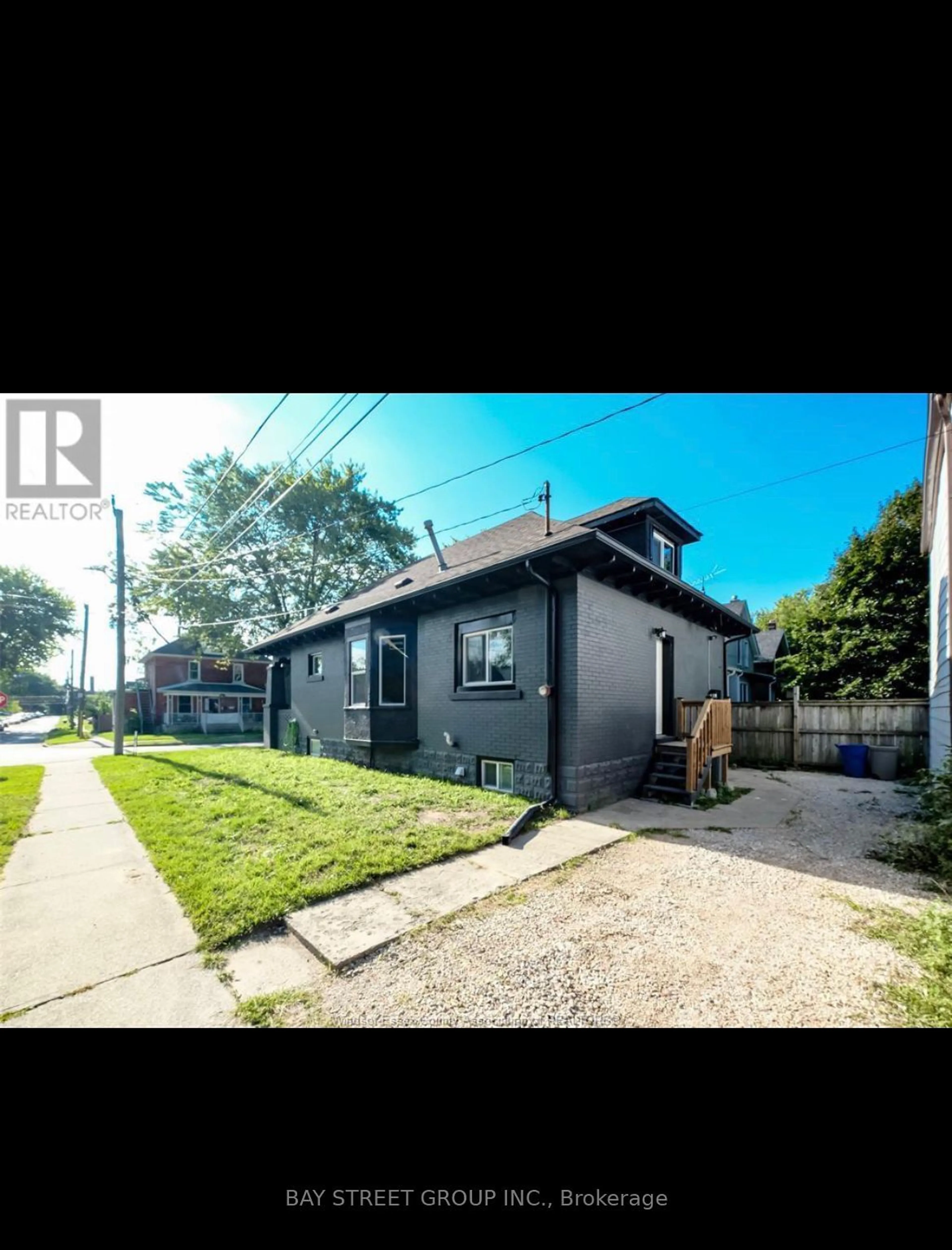 A pic from outside/outdoor area/front of a property/back of a property/a pic from drone, street for 3264 Baby St, Windsor Ontario N9C 1K8