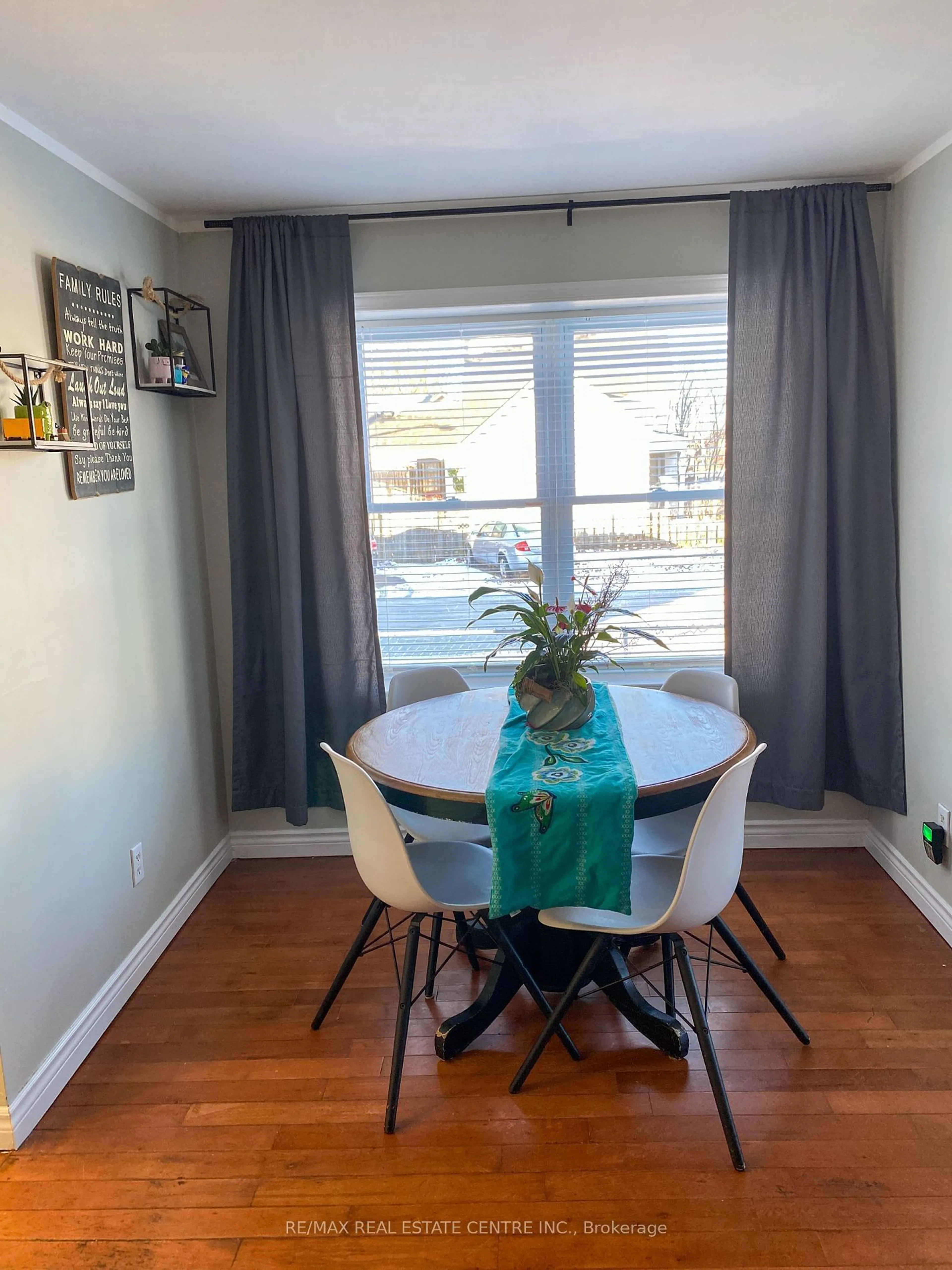 Dining room, wood/laminate floor for 664 Wallace St, Chatham-Kent Ontario N8A 1K3