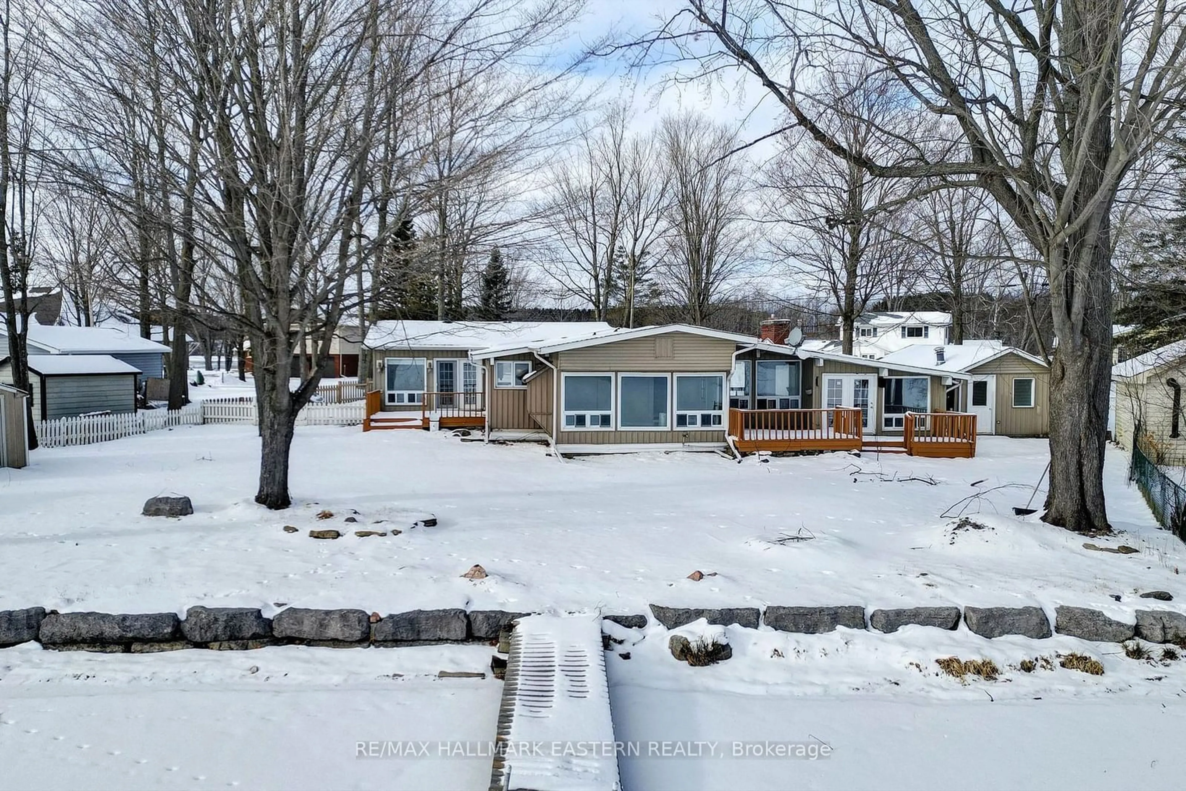 A pic from outside/outdoor area/front of a property/back of a property/a pic from drone, unknown for 30 Edgewater Dr, Smith-Ennismore-Lakefield Ontario K0L 1T0