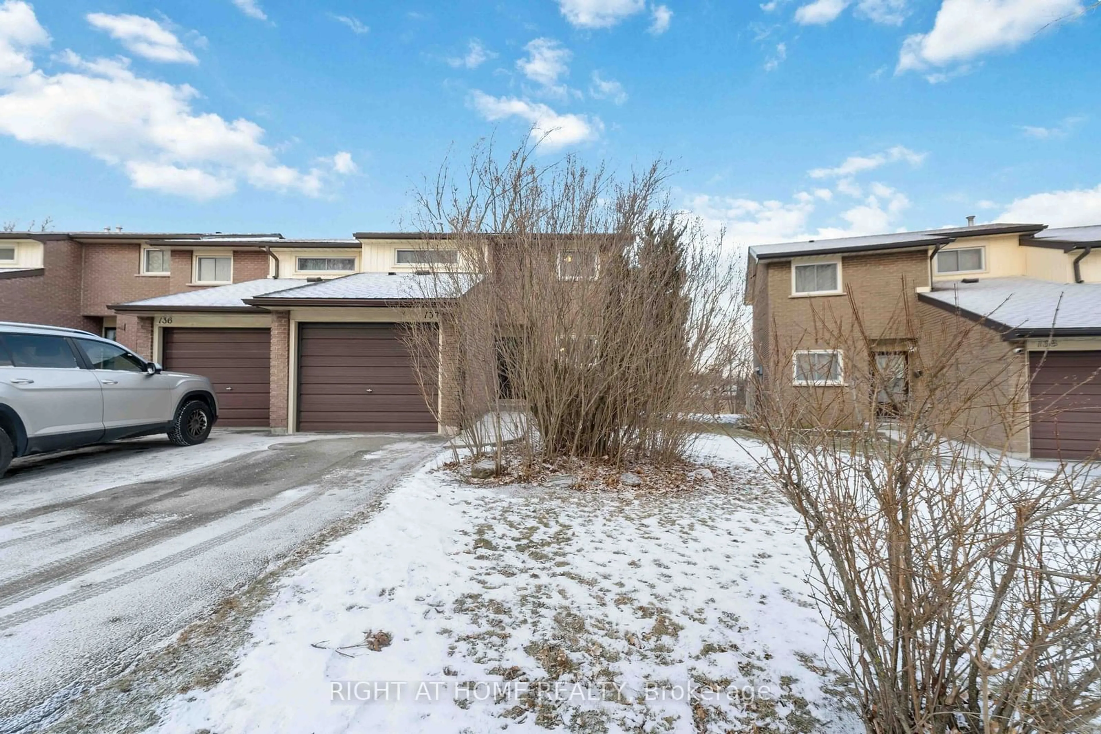 Unknown for 201 Queen Victoria Dr #137, Hamilton Ontario L8W 1W7