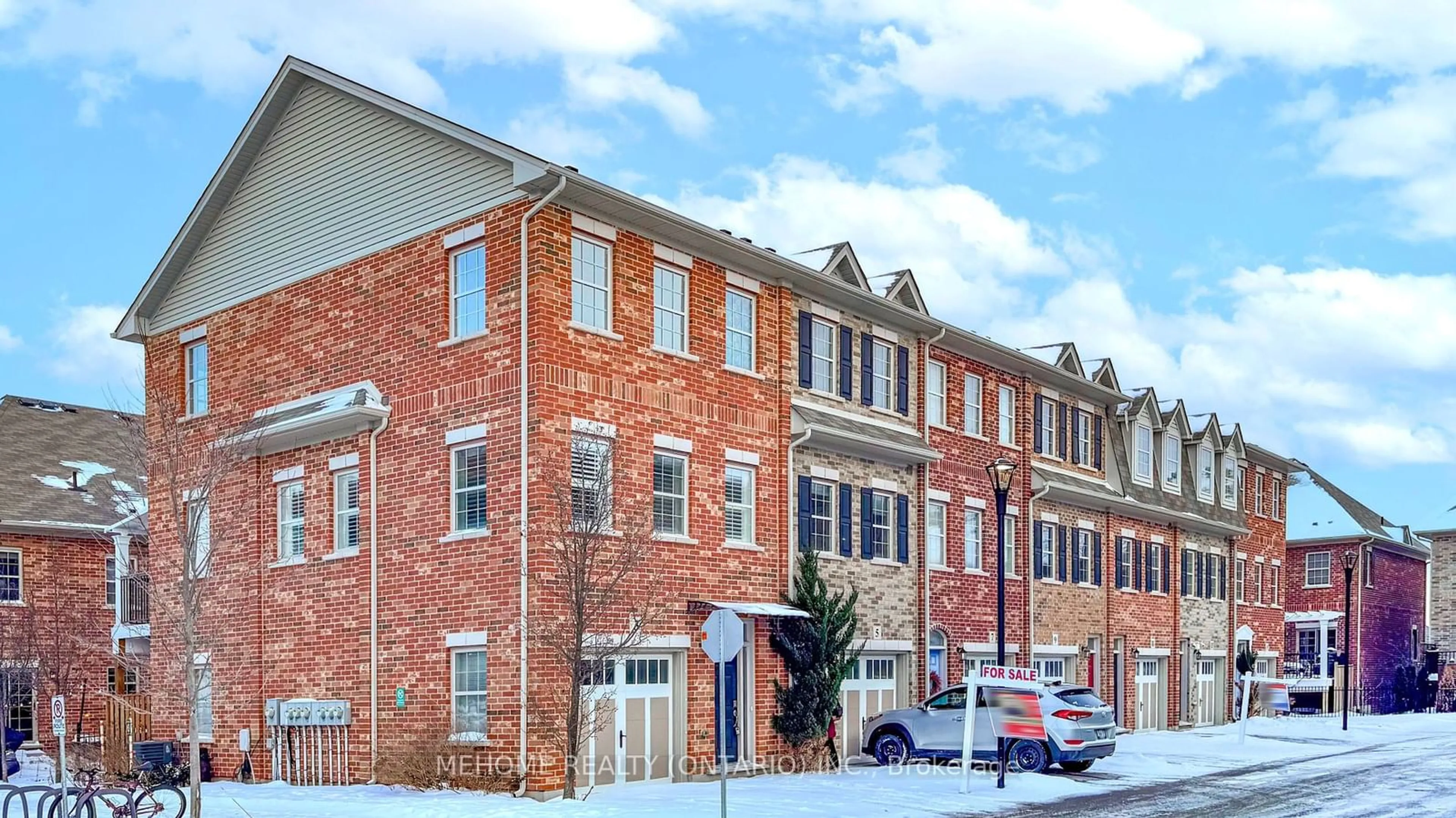 Home with brick exterior material, street for 3 Hyde Park Mews, Kitchener Ontario N2H 0B2