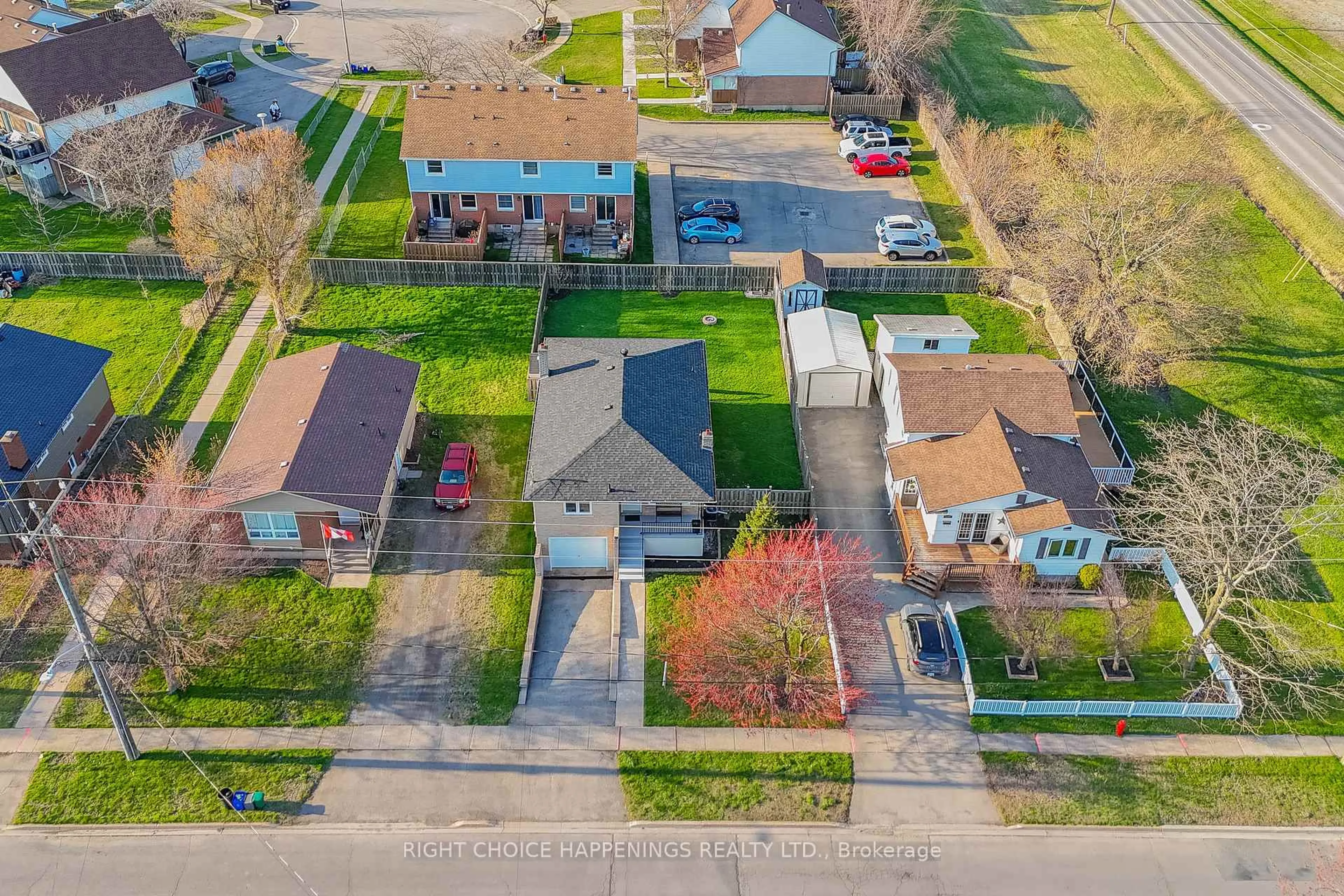A pic from outside/outdoor area/front of a property/back of a property/a pic from drone, street for 267 Barrick Rd, Port Colborne Ontario L3K 5Z6