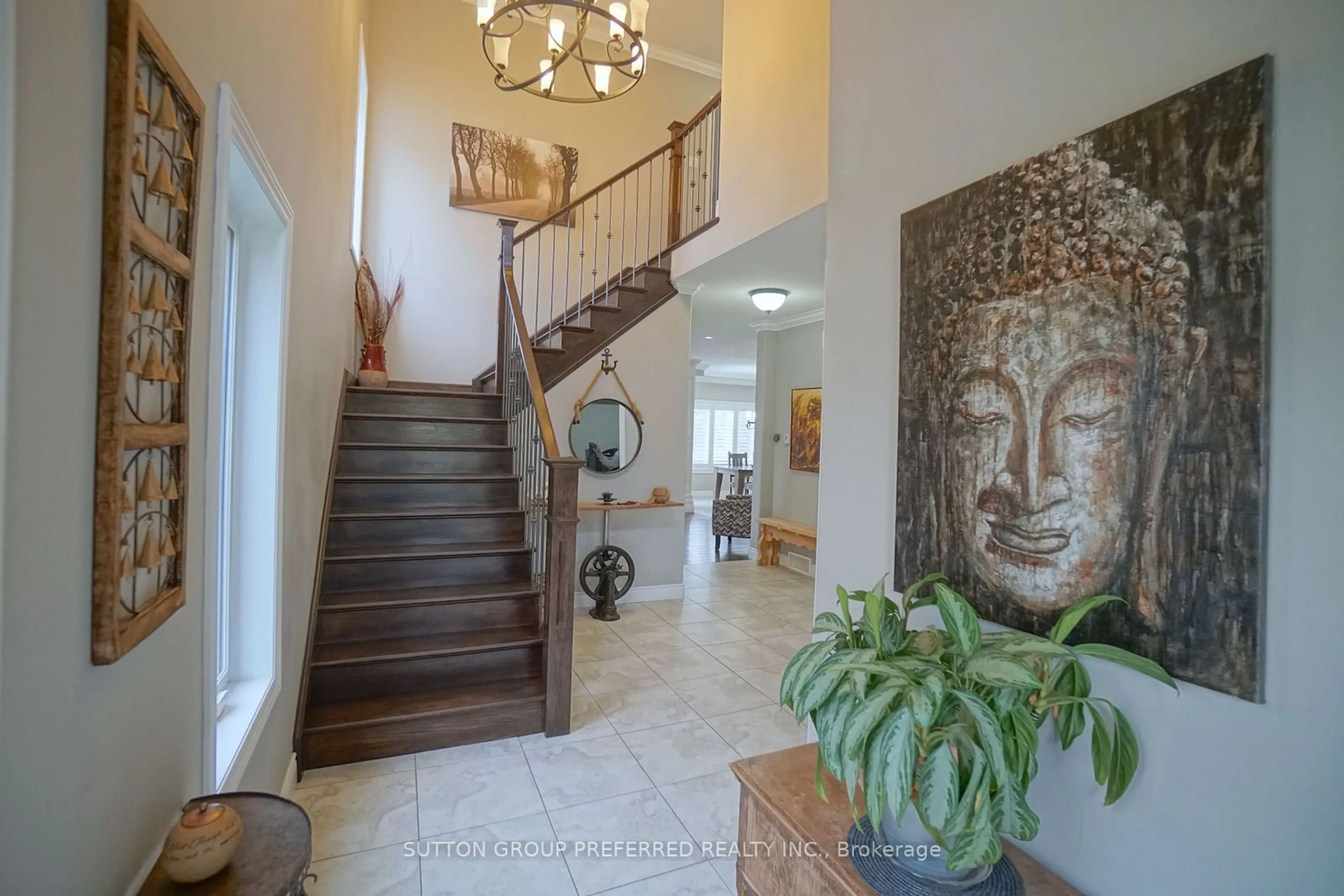 Indoor foyer for 1792 Cedarpark Dr, London Ontario N5X 0H9