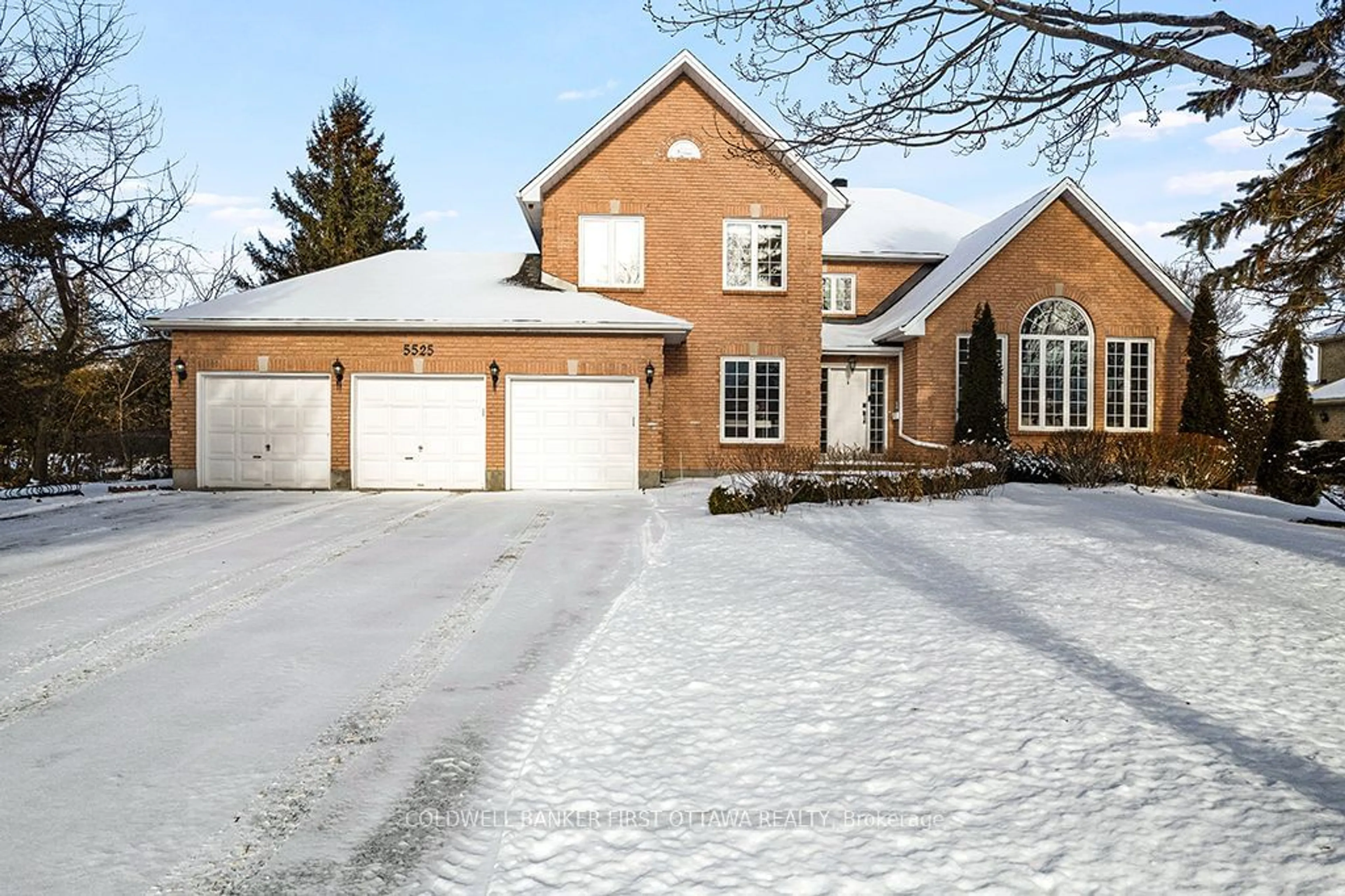 Home with brick exterior material, street for 5525 PETTAPIECE Cres, Manotick - Kars - Rideau Twp and Area Ontario K4M 1C6