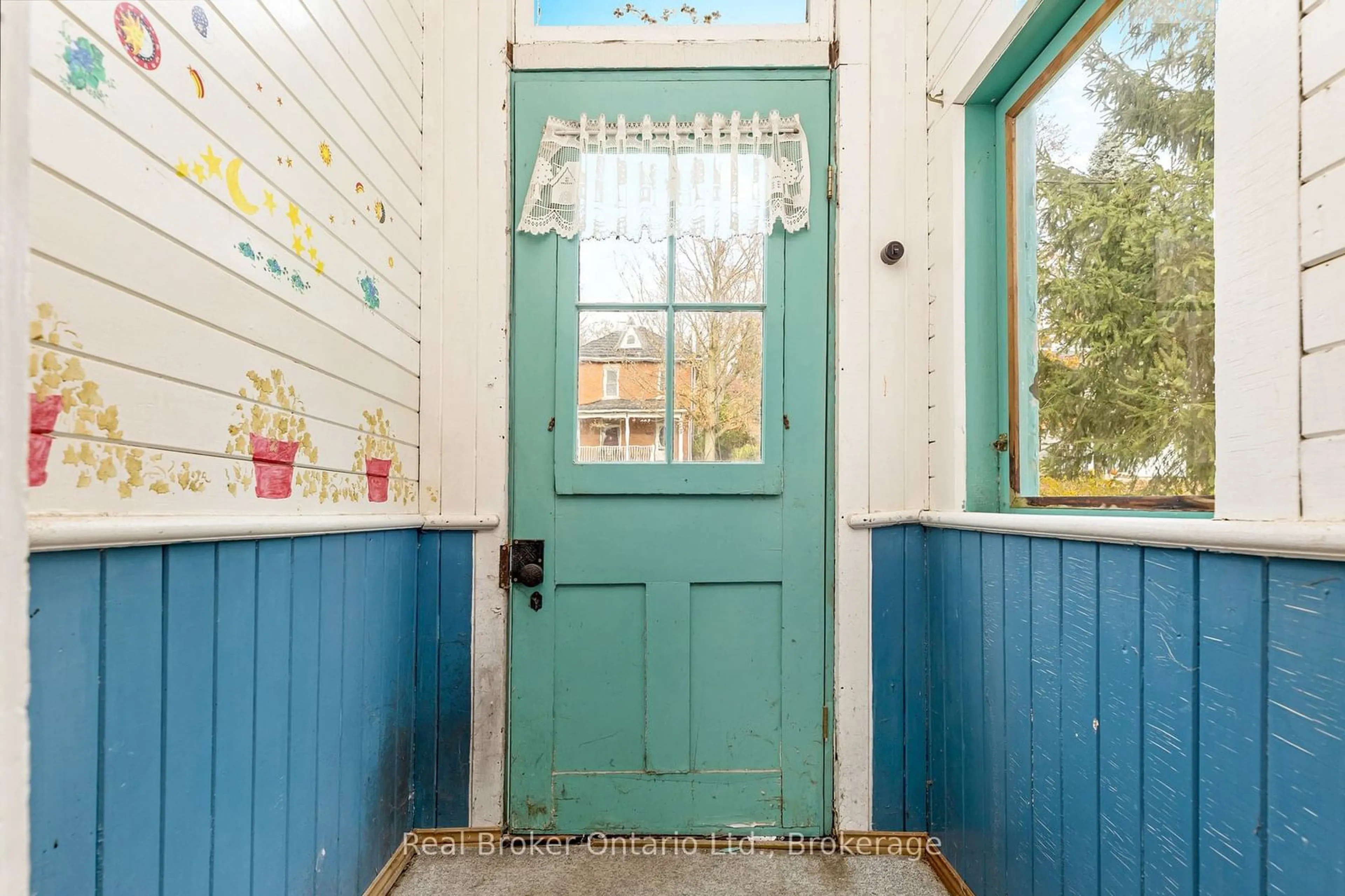 Indoor entryway for 7 CHURCH St, Erin Ontario N0B 1Z0