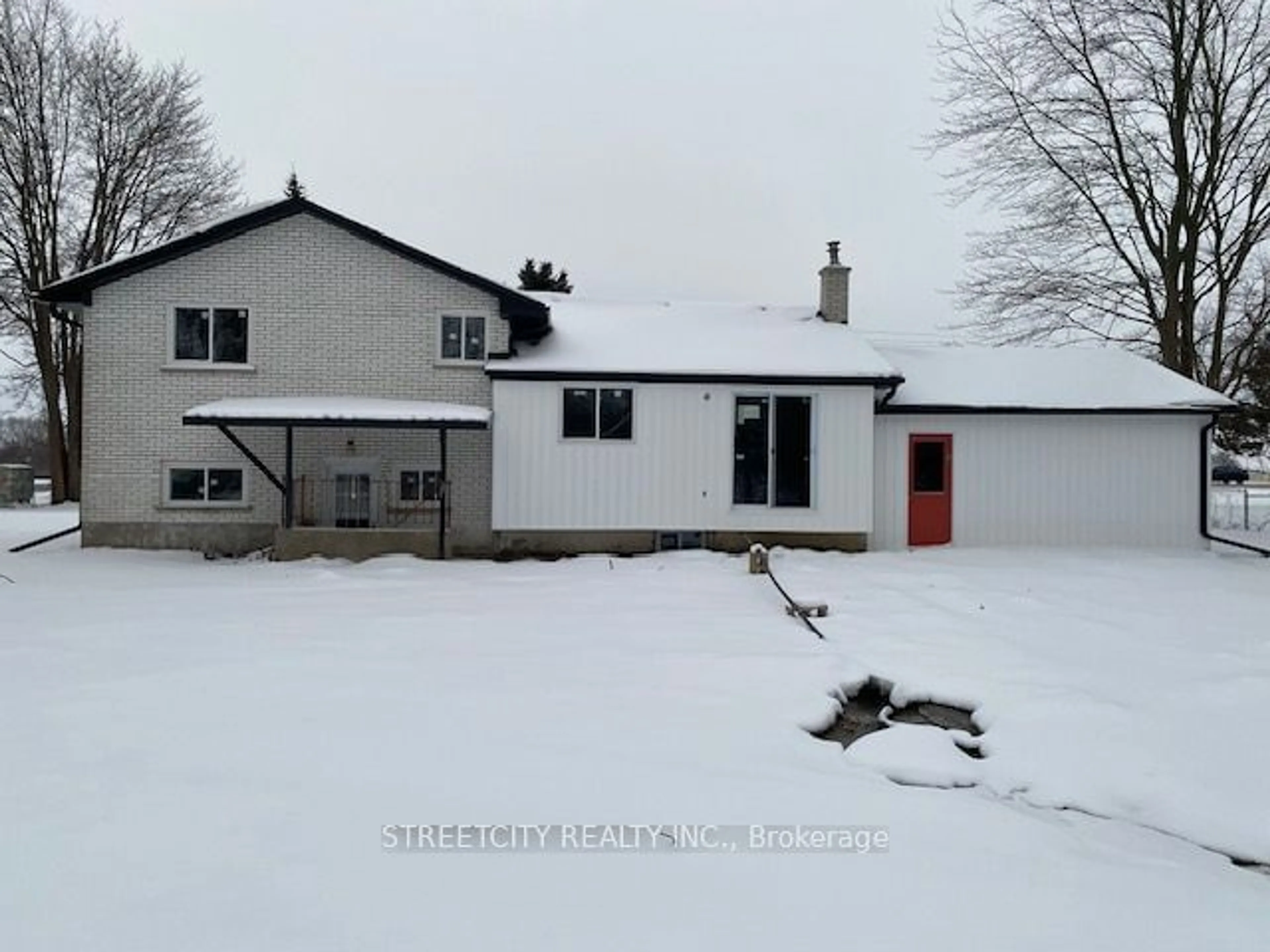 A pic from outside/outdoor area/front of a property/back of a property/a pic from drone, street for 3892 Dundas St, Thames Centre Ontario N5V 5C6