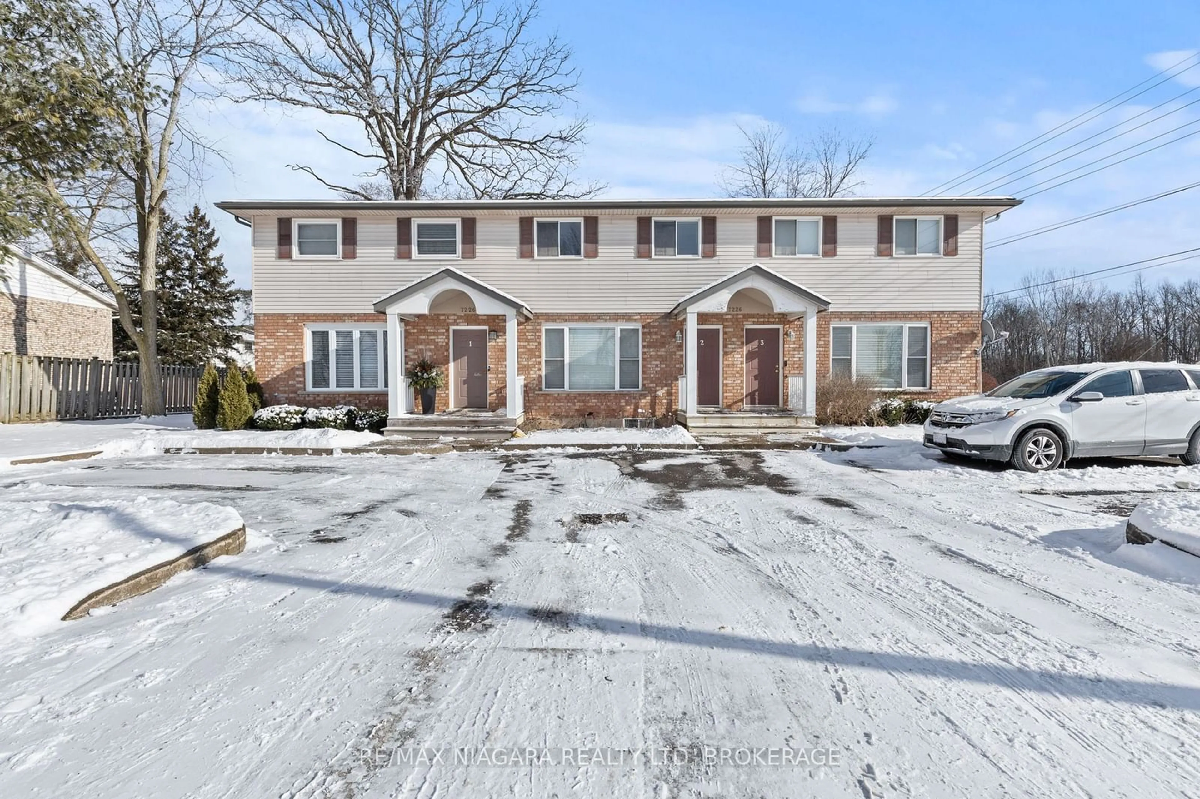 A pic from outside/outdoor area/front of a property/back of a property/a pic from drone, street for 7226 Alex Ave, Niagara Falls Ontario L2G 7K4