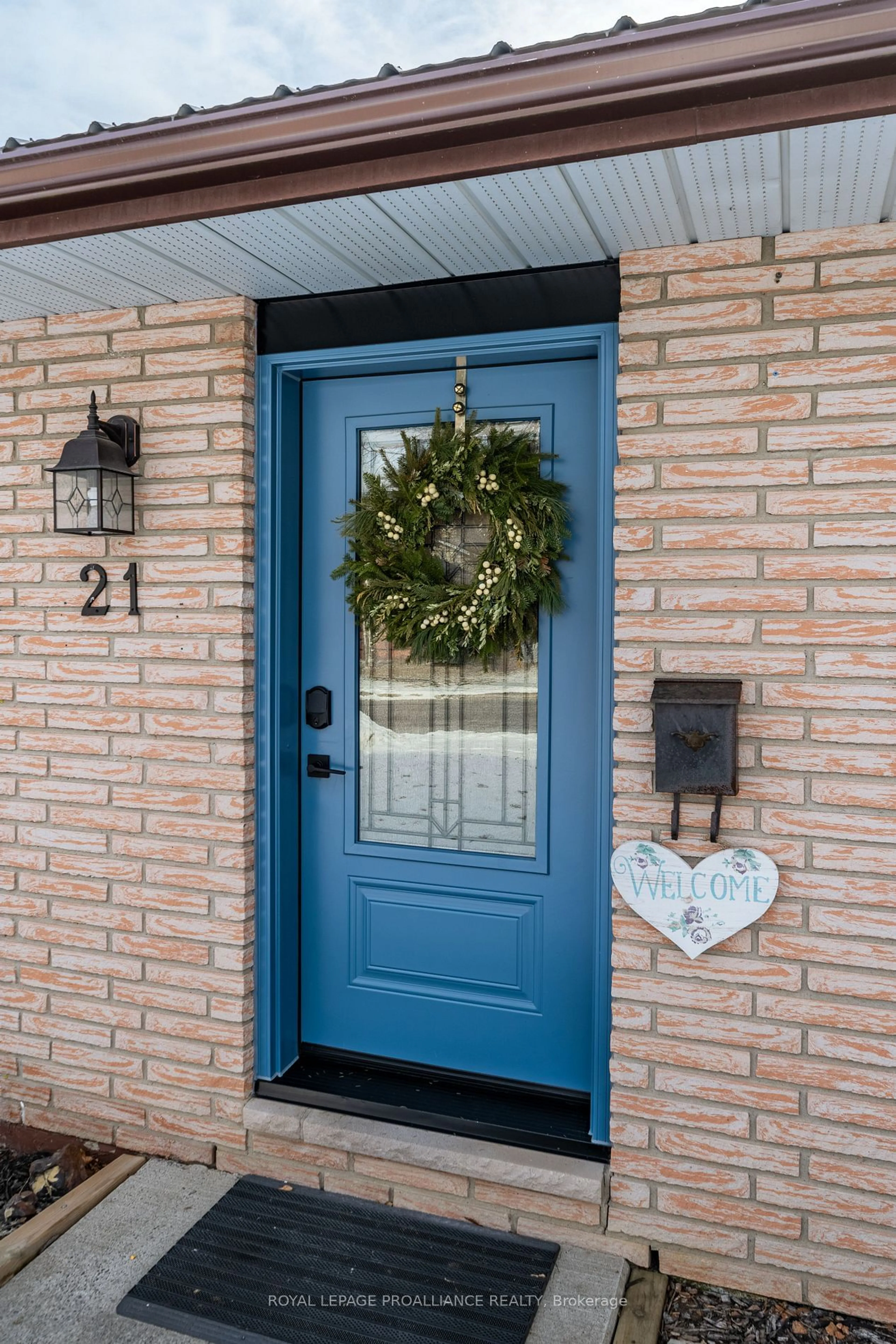 Indoor entryway for 21 Van Alstine Dr, Quinte West Ontario K8V 6K4