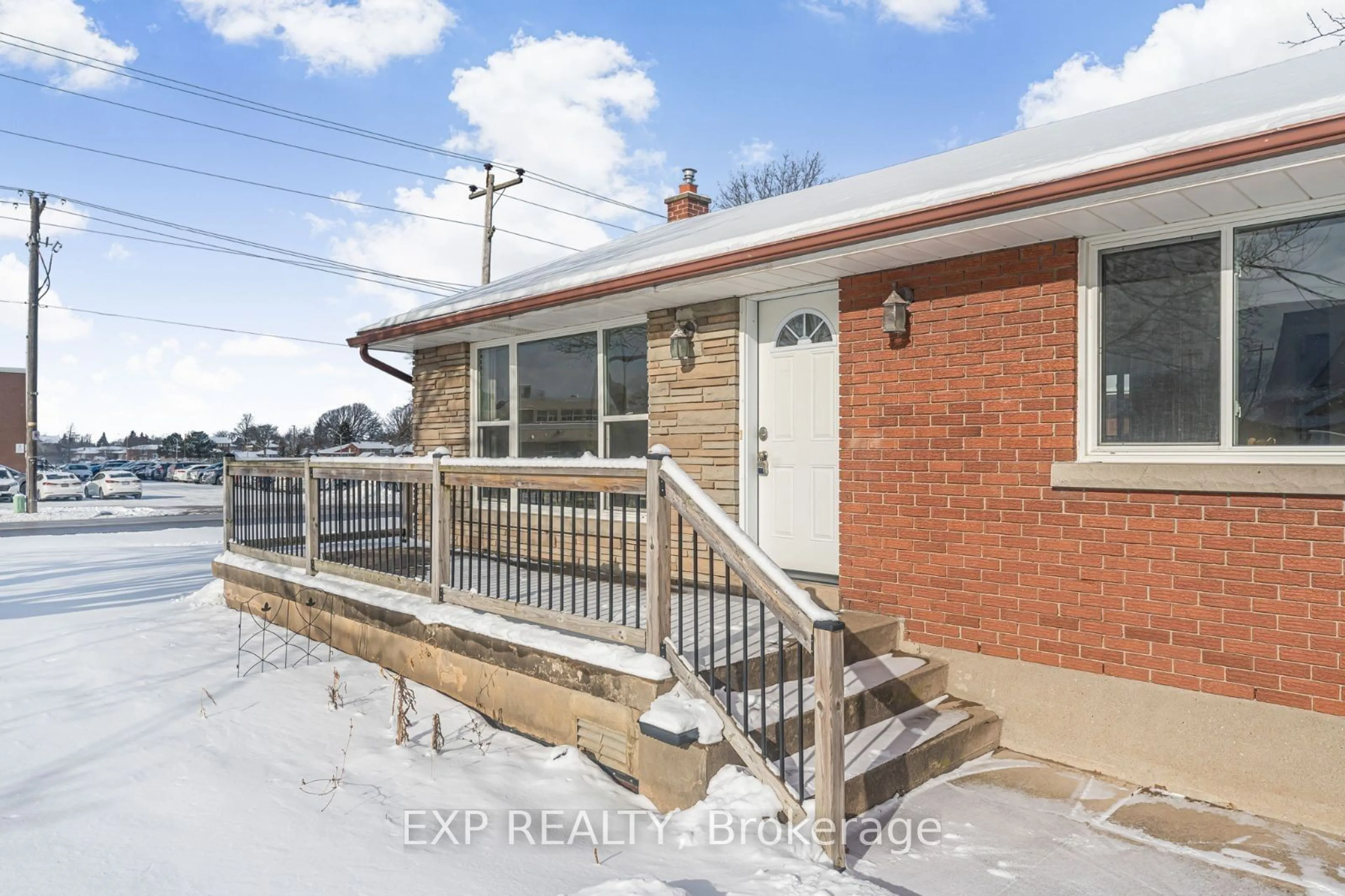 Home with brick exterior material, street for 162 Ryerson St, Thorold Ontario L2V 3Y3