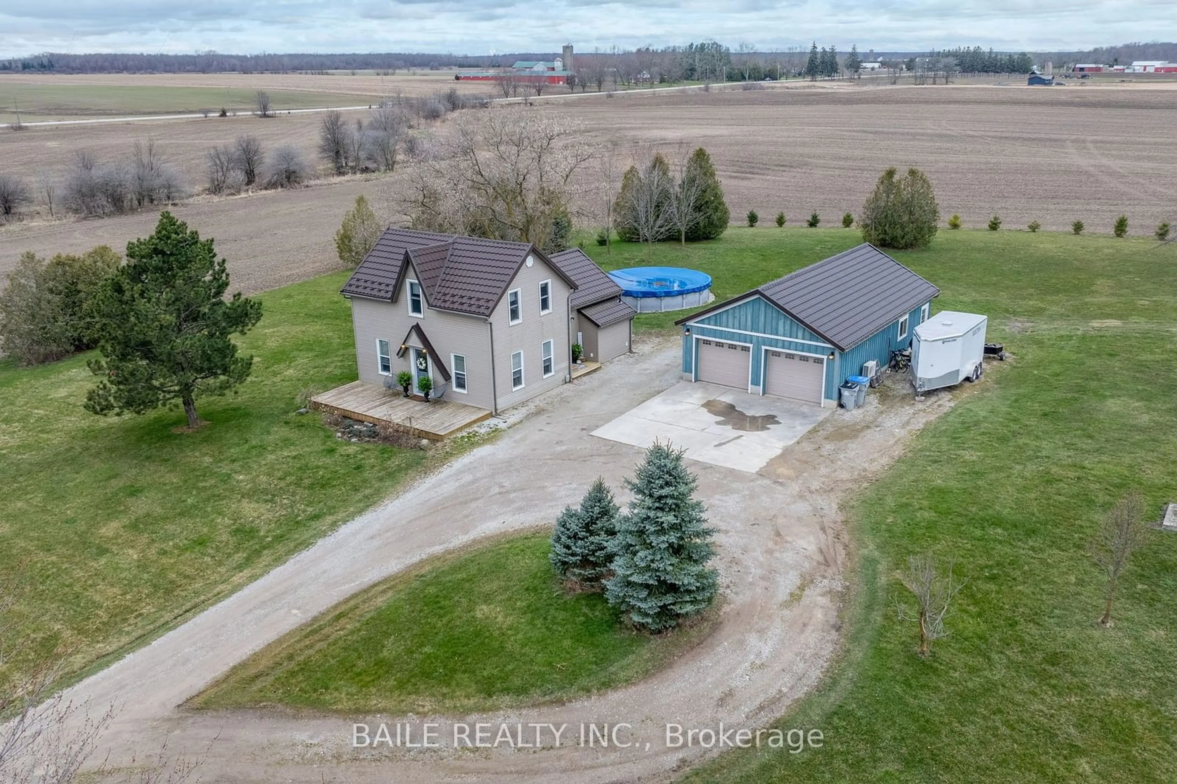 A pic from outside/outdoor area/front of a property/back of a property/a pic from drone, unknown for 5453 First School Rd, Warwick Ontario N0M 2S0
