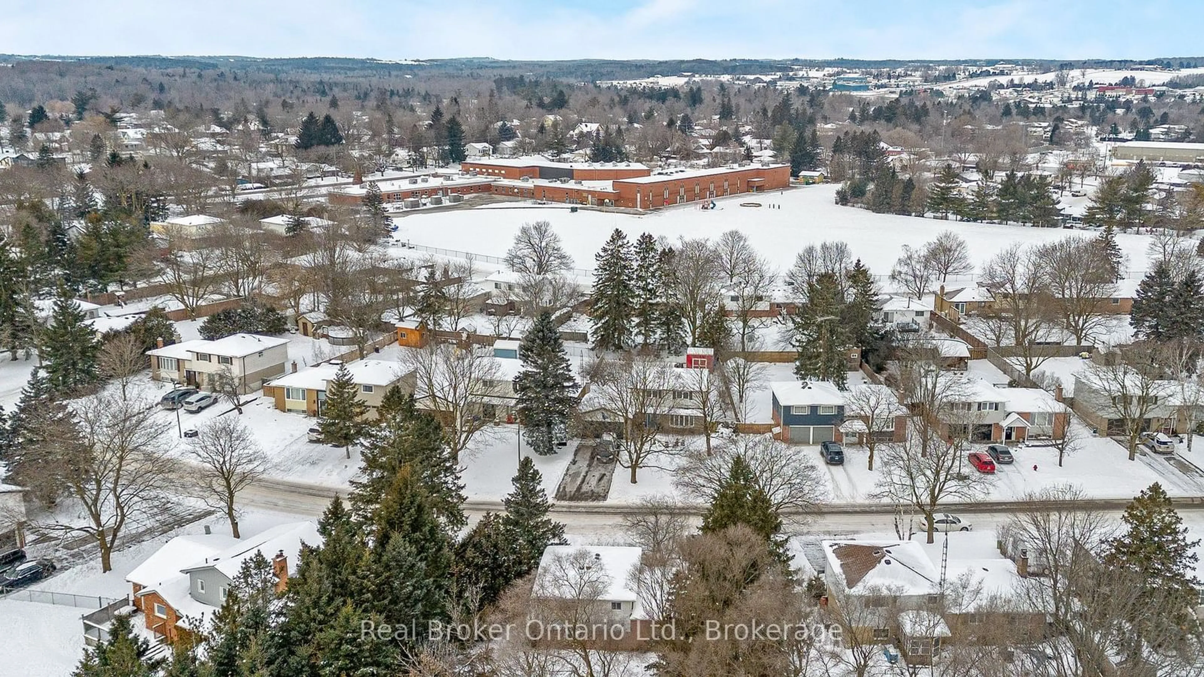 A pic from outside/outdoor area/front of a property/back of a property/a pic from drone, unknown for 29 Scotch St, Erin Ontario N0B 1T0