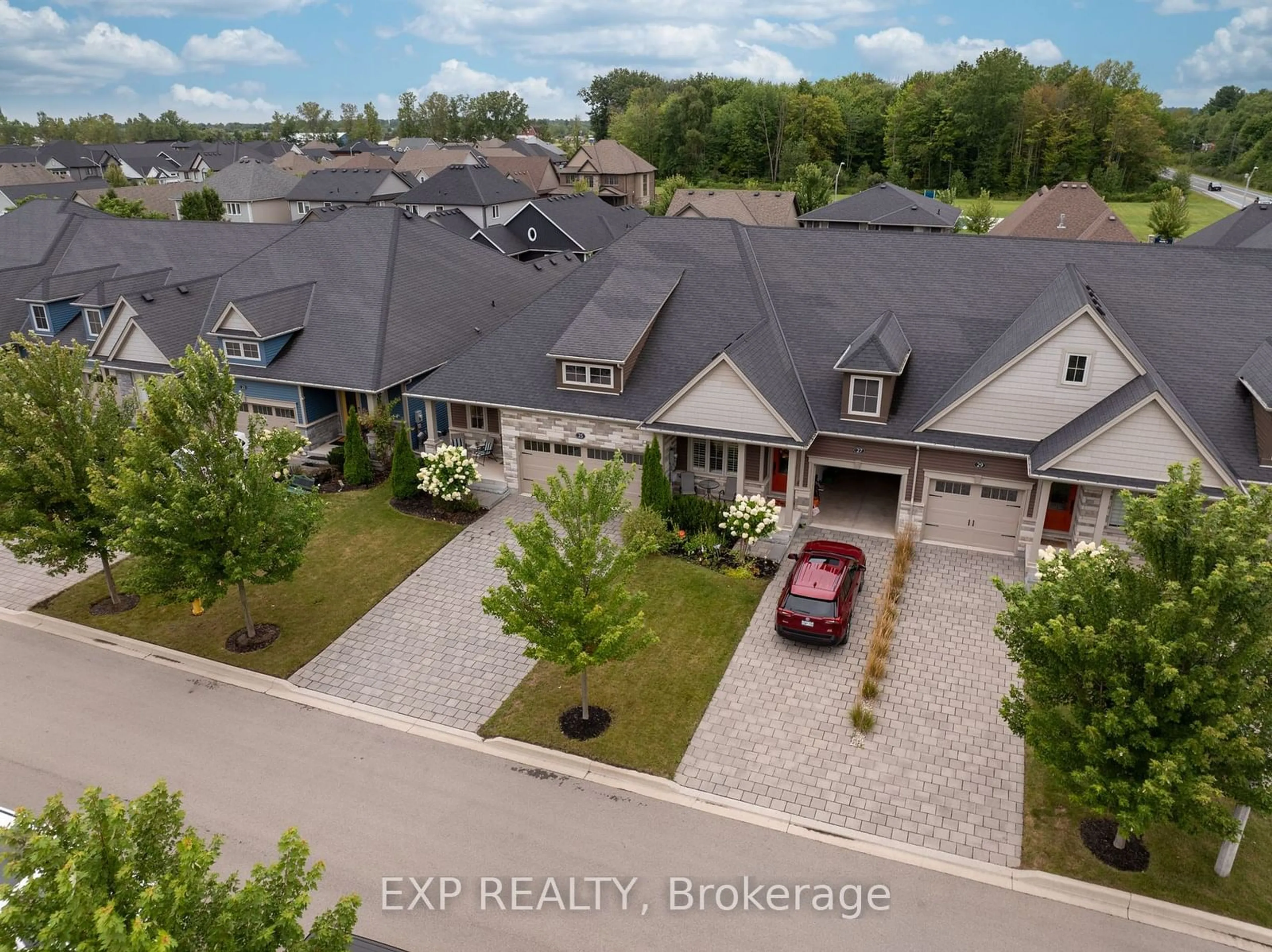 A pic from outside/outdoor area/front of a property/back of a property/a pic from drone, street for 25 Andrew Lane, Thorold Ontario L2V 0V3