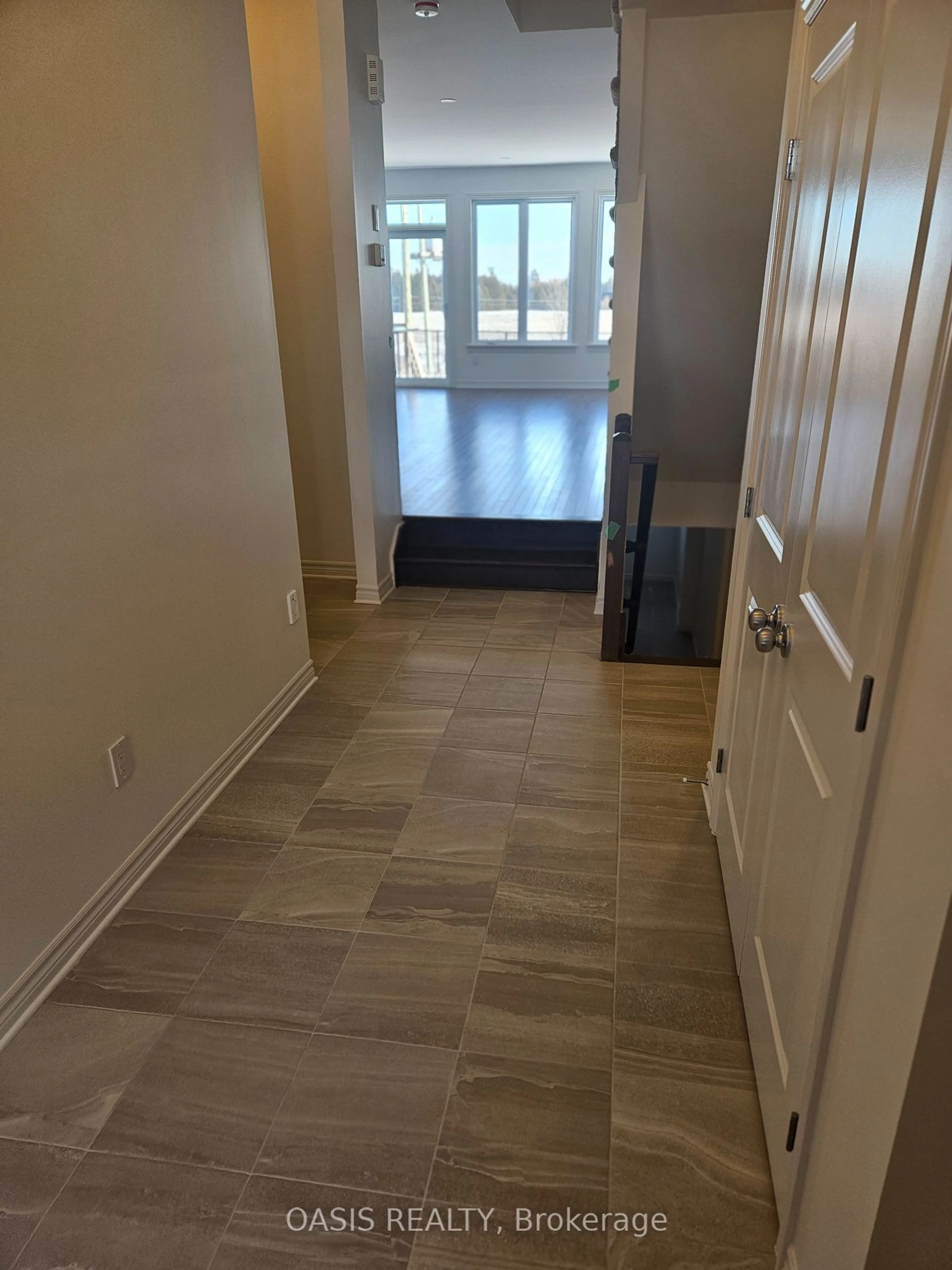 Indoor entryway for 765 MAVERICK Cres, Stittsville - Munster - Richmond Ontario K2S 2X2