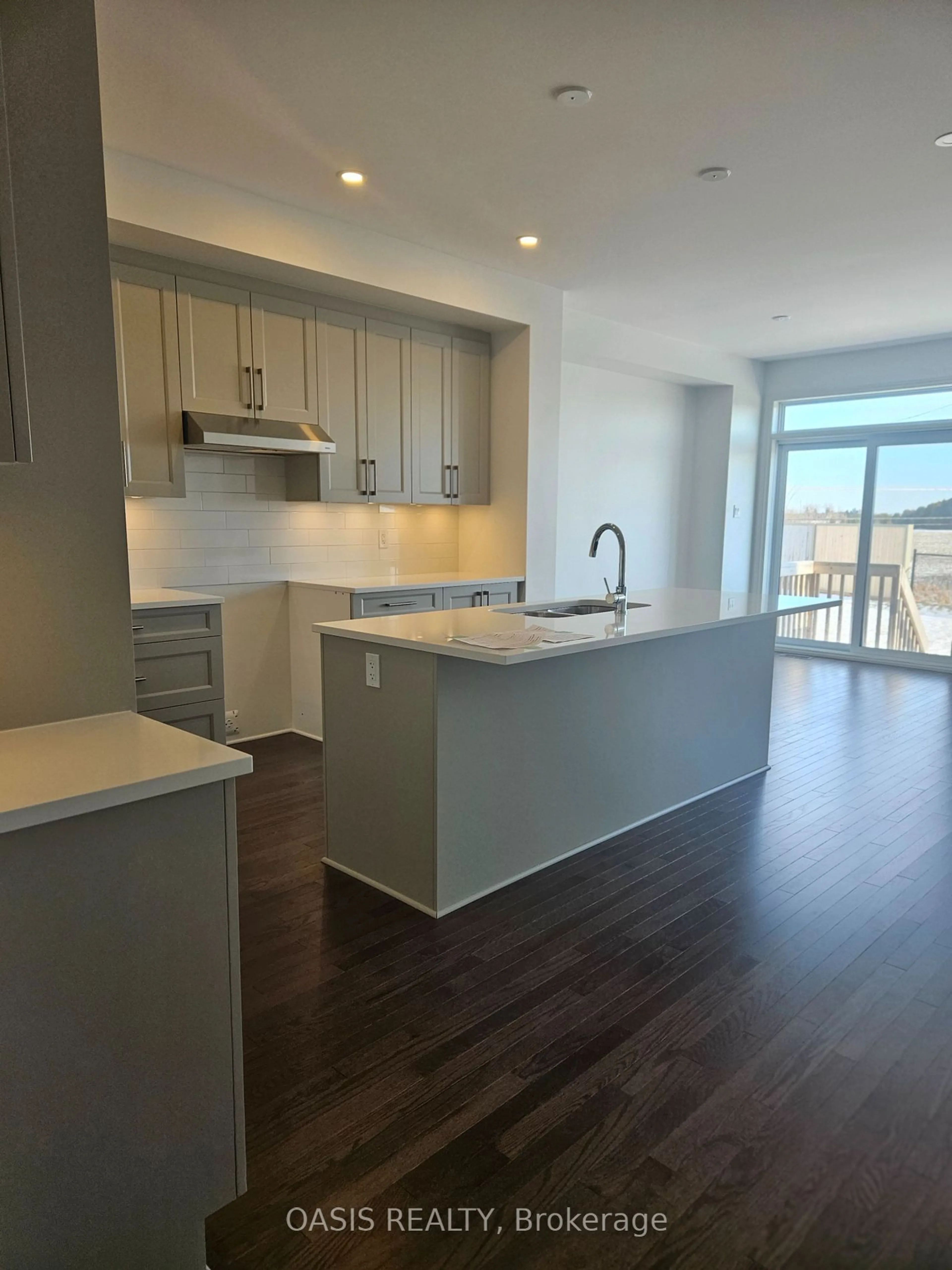 Open concept kitchen, wood/laminate floor for 765 MAVERICK Cres, Stittsville - Munster - Richmond Ontario K2S 2X2