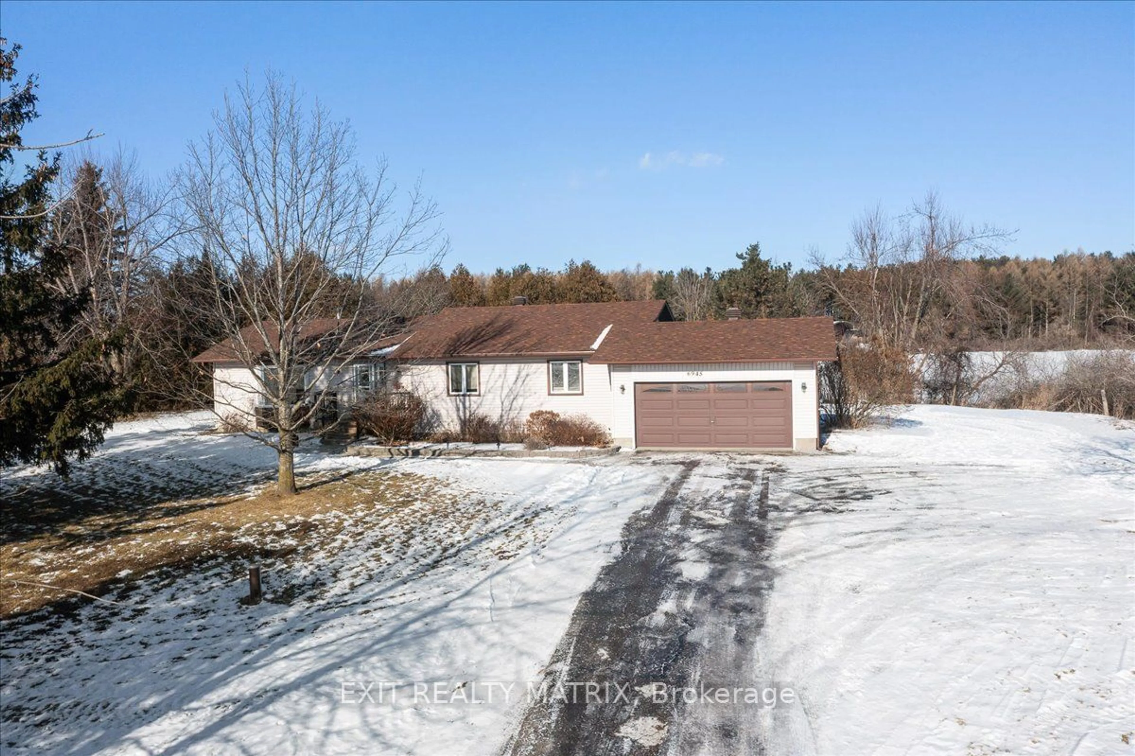 A pic from outside/outdoor area/front of a property/back of a property/a pic from drone, street for 6945 Dalmeny Rd, Greely - Metcalfe - Osgoode - Vernon and Area Ontario K0A 2W0