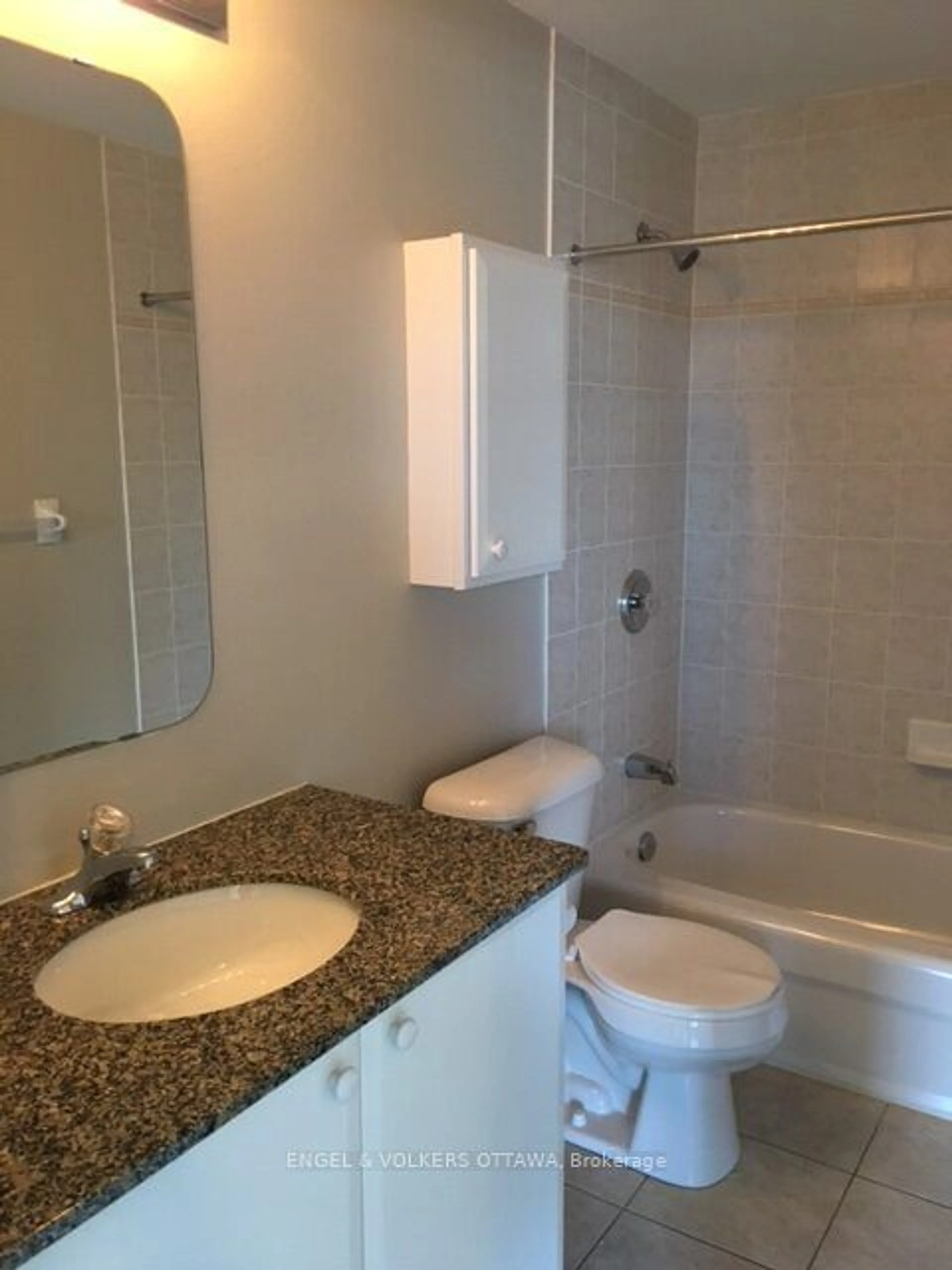 Standard bathroom, unknown for 6 GROVE Ave #302, Glebe - Ottawa East and Area Ontario K1S 3A6