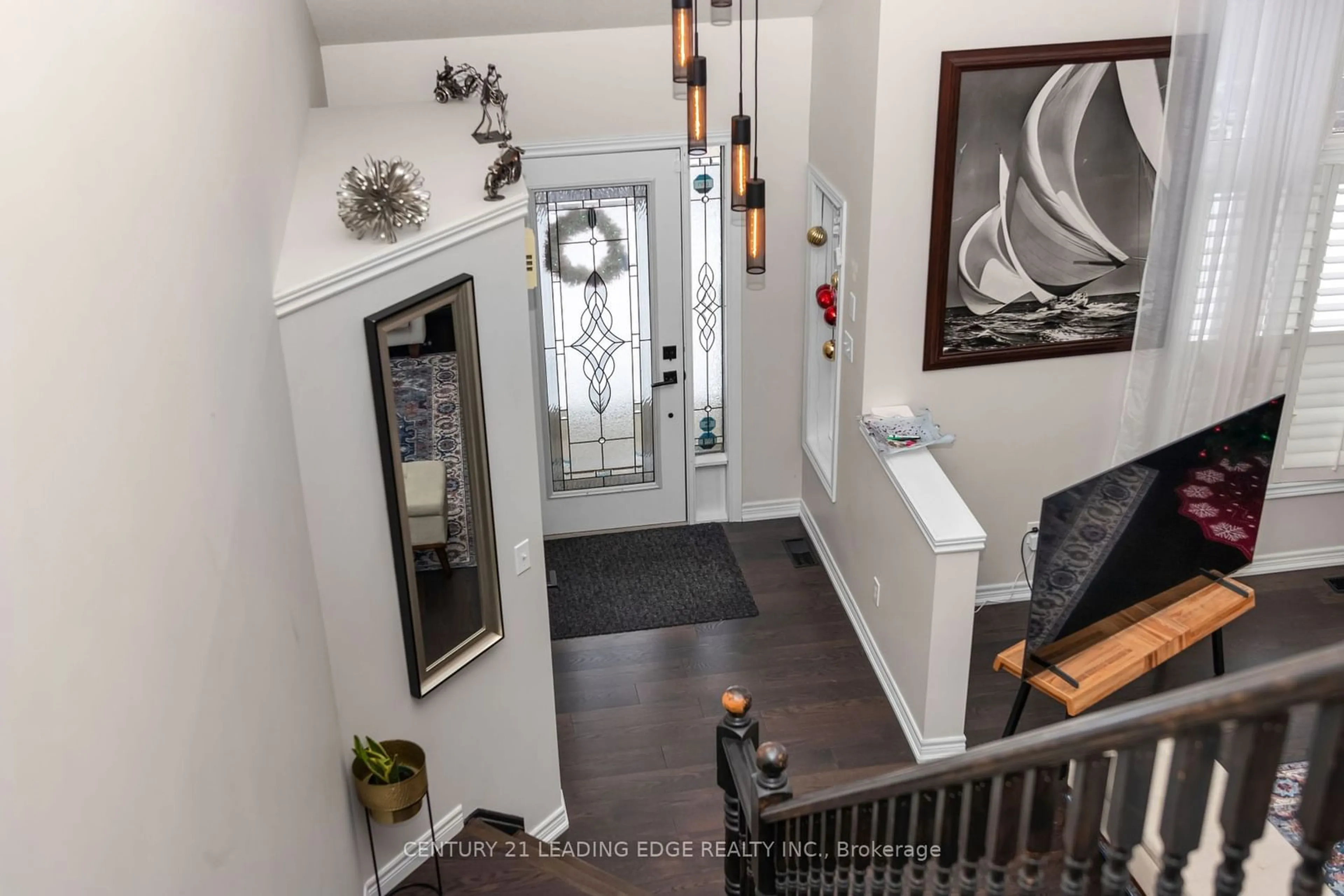 Indoor foyer for 71 Cobblestone Dr, Brant Ontario N3L 4G3