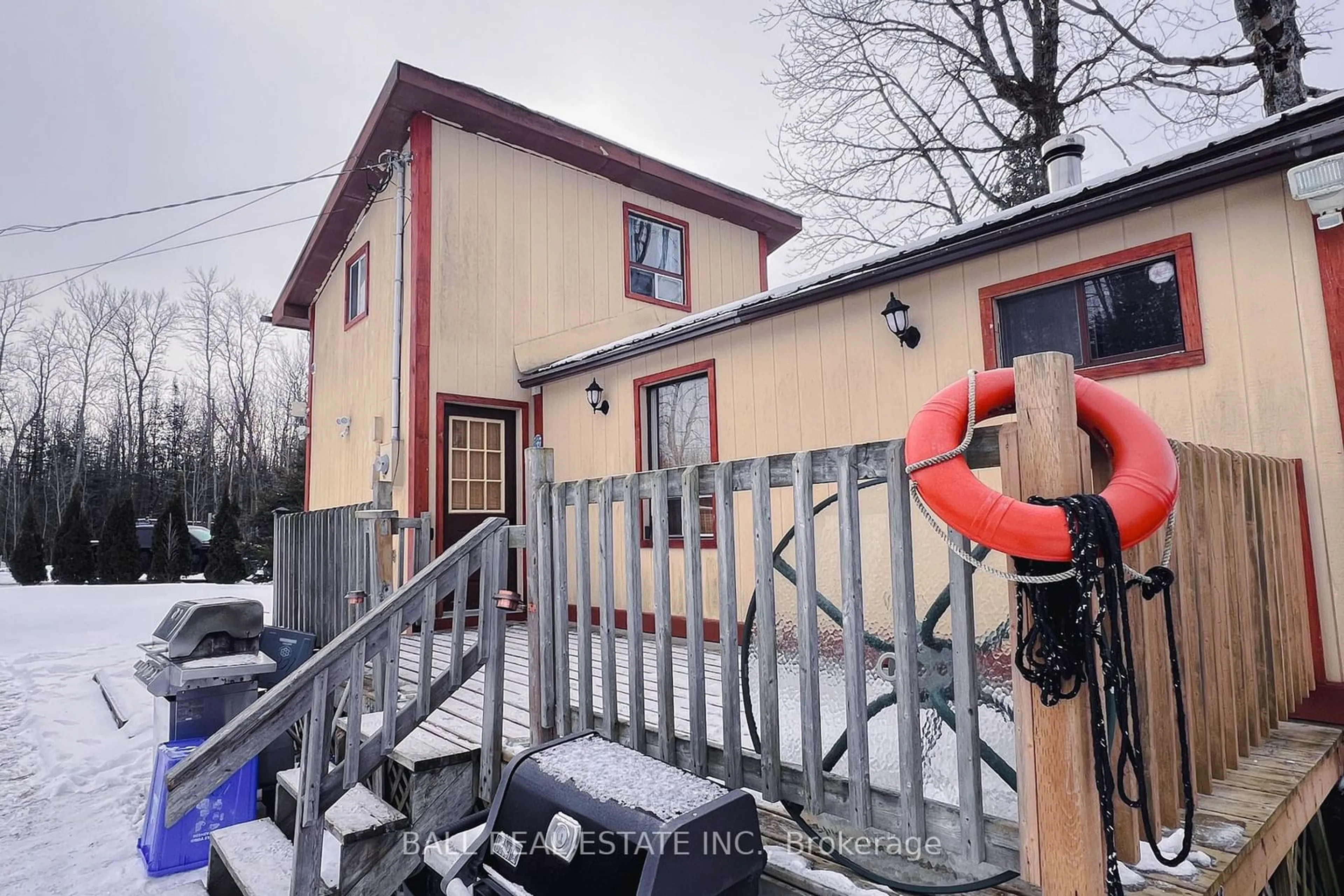 A pic from outside/outdoor area/front of a property/back of a property/a pic from drone, street for 106 Fidlar Crt, Marmora and Lake Ontario K0K 2M0