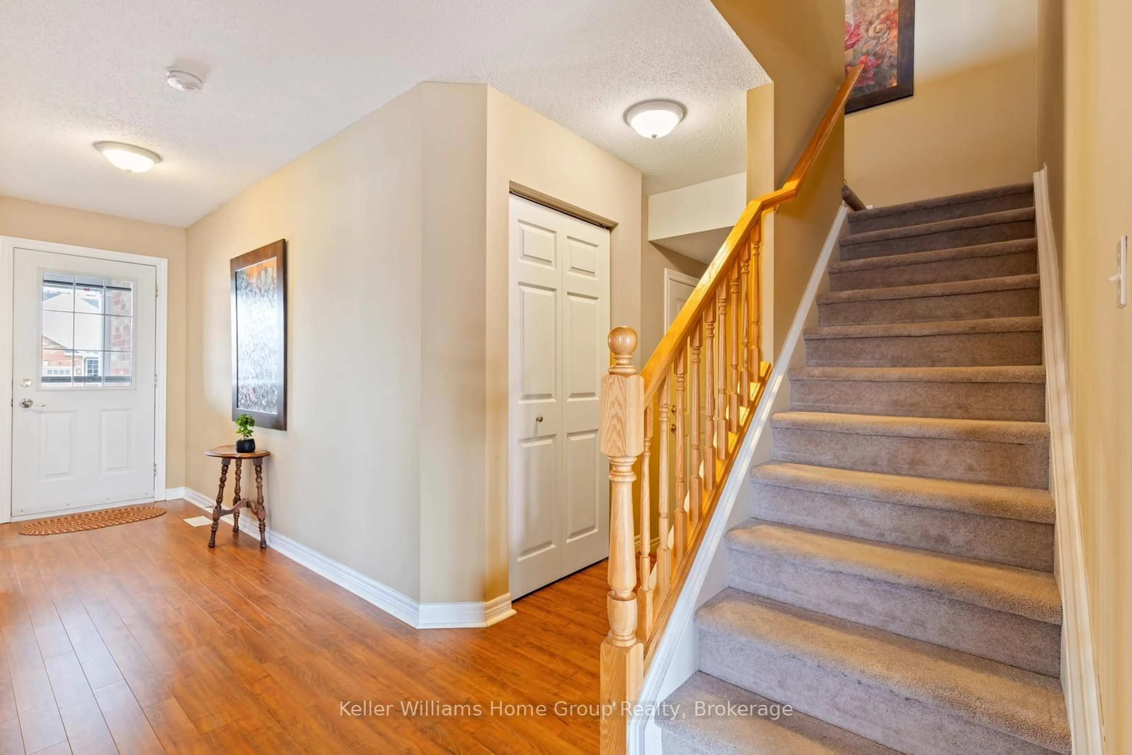 Indoor entryway for 120 Schroder Cres, Guelph Ontario N1E 7B2