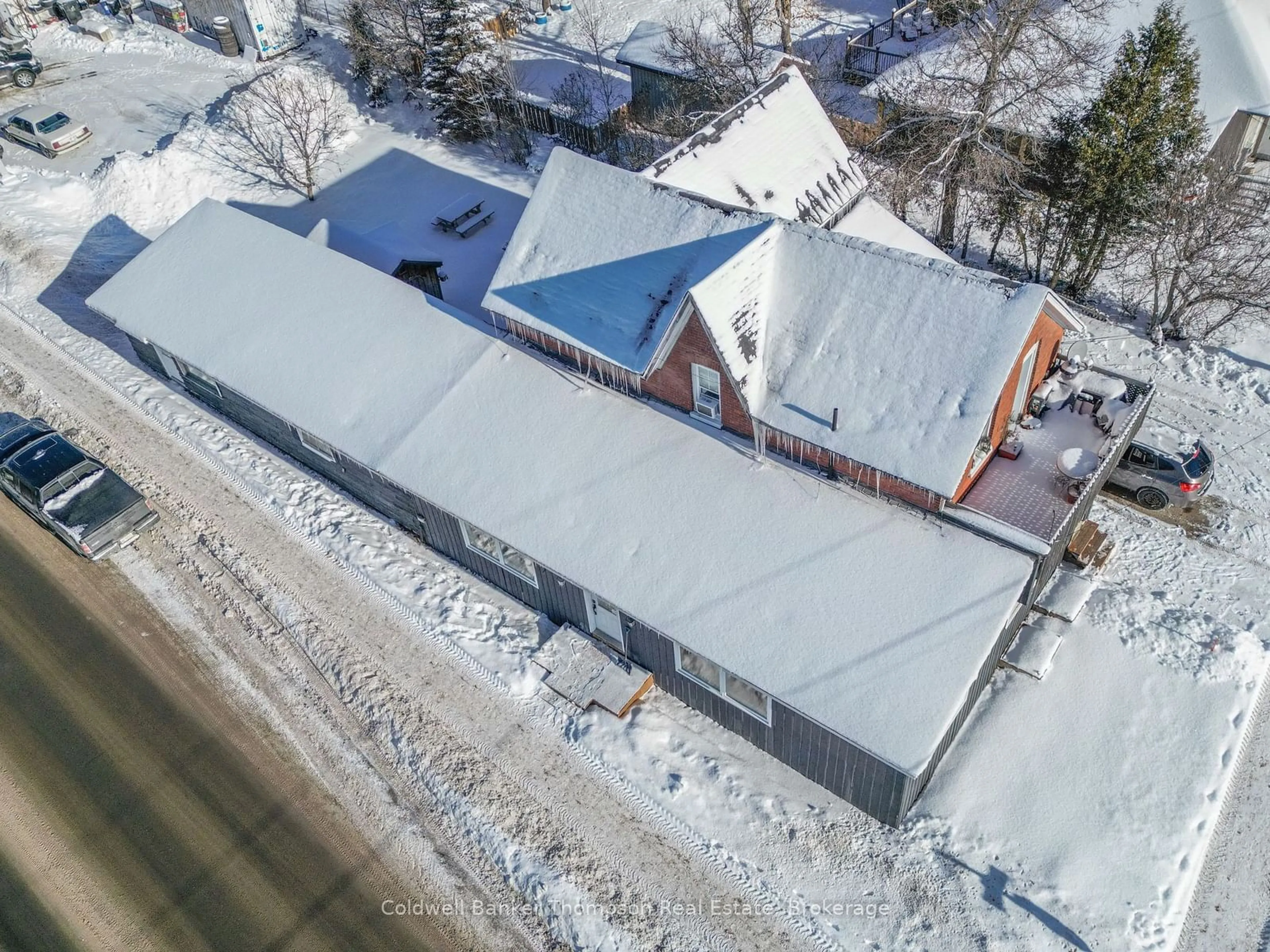 A pic from outside/outdoor area/front of a property/back of a property/a pic from drone, building for 127 Huston Rd, Burk's Falls Ontario P0A 1C0