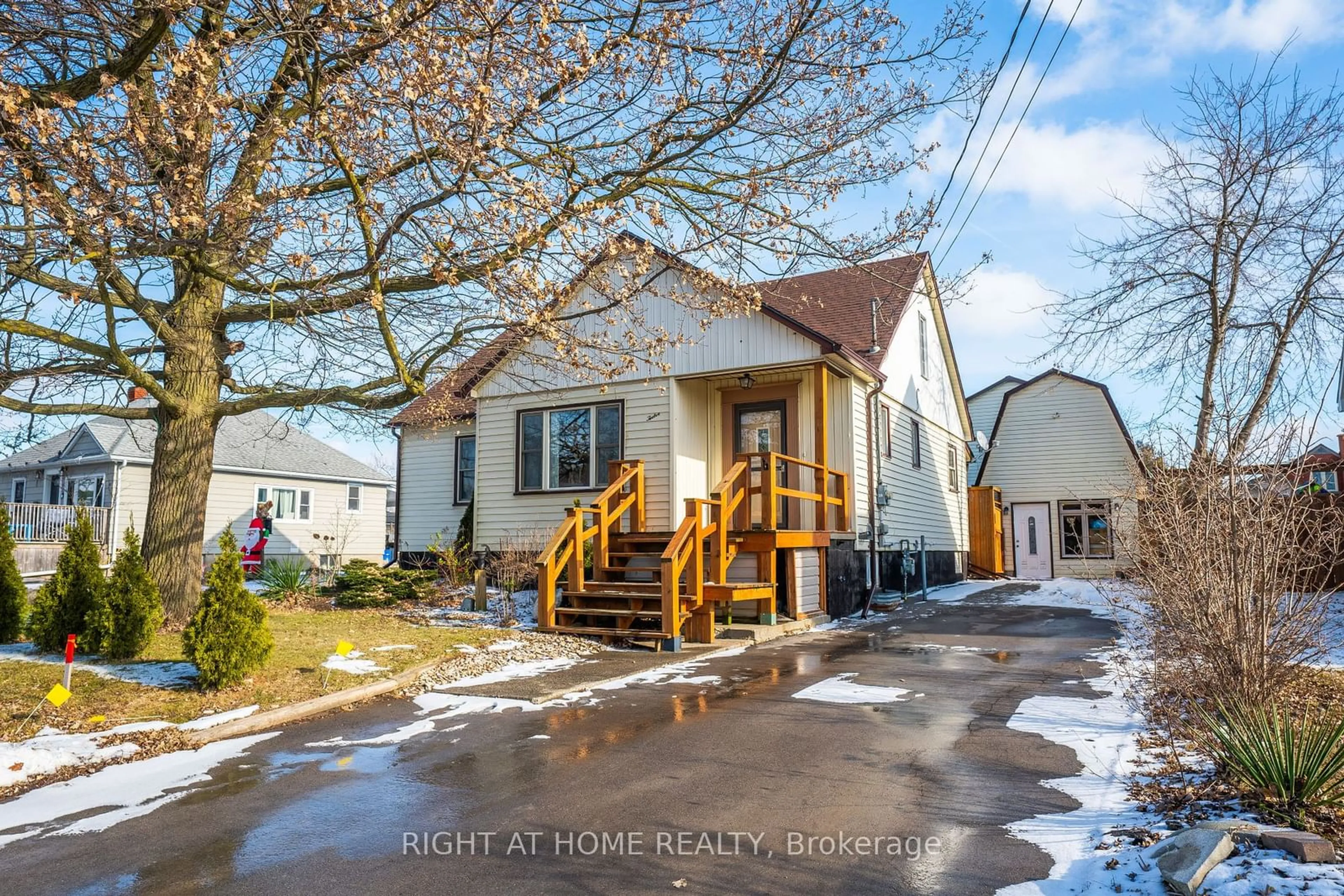 A pic from outside/outdoor area/front of a property/back of a property/a pic from drone, street for 12 Walpole Dr, Haldimand Ontario N0A 1J0