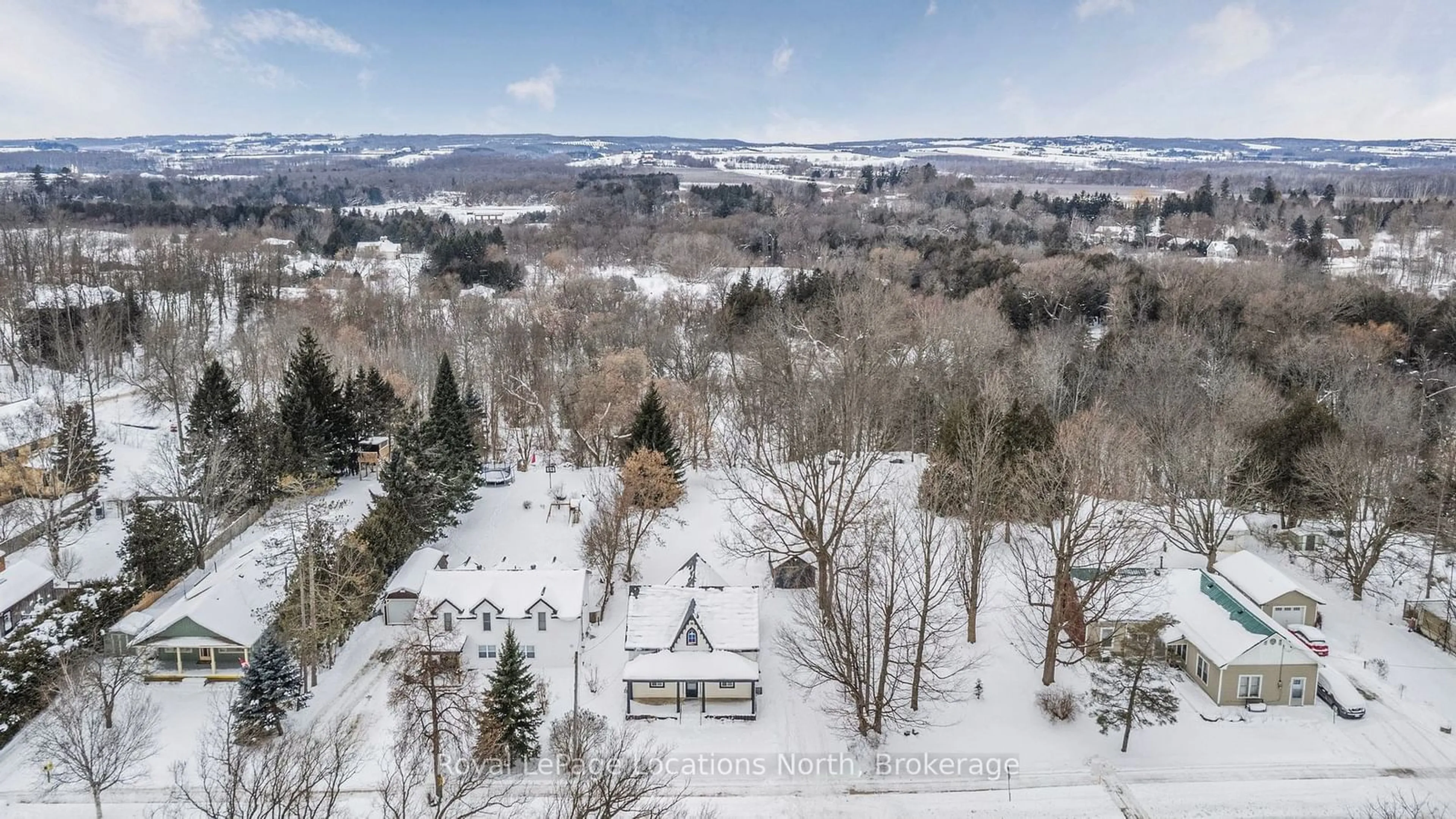 A pic from outside/outdoor area/front of a property/back of a property/a pic from drone, mountain view for 148 Marsh St, Blue Mountains Ontario N0H 1J0