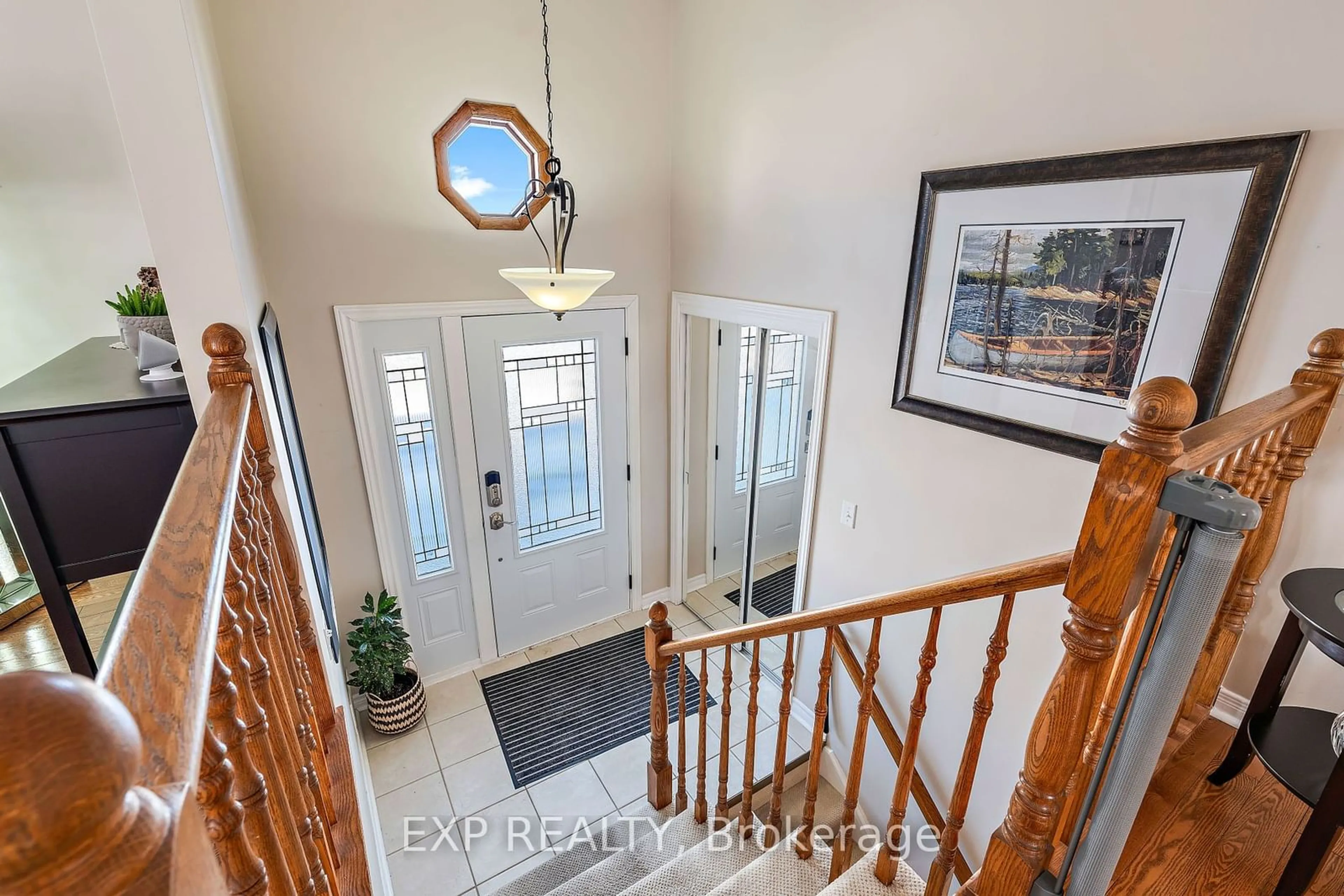 Indoor entryway for 7704 Chorozy St, Niagara Falls Ontario L2H 2N9